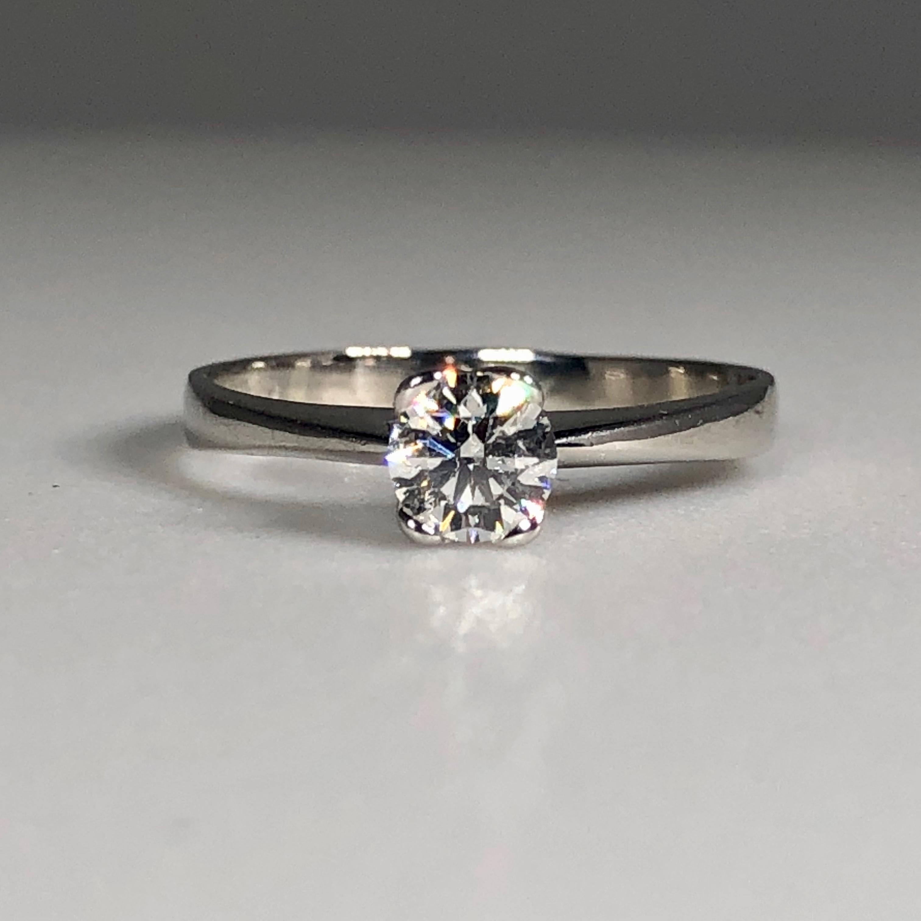 Solitaire Diamond Engagement Ring 18 Karat Gold .33 Carat G Color VS Clarity For Sale 2