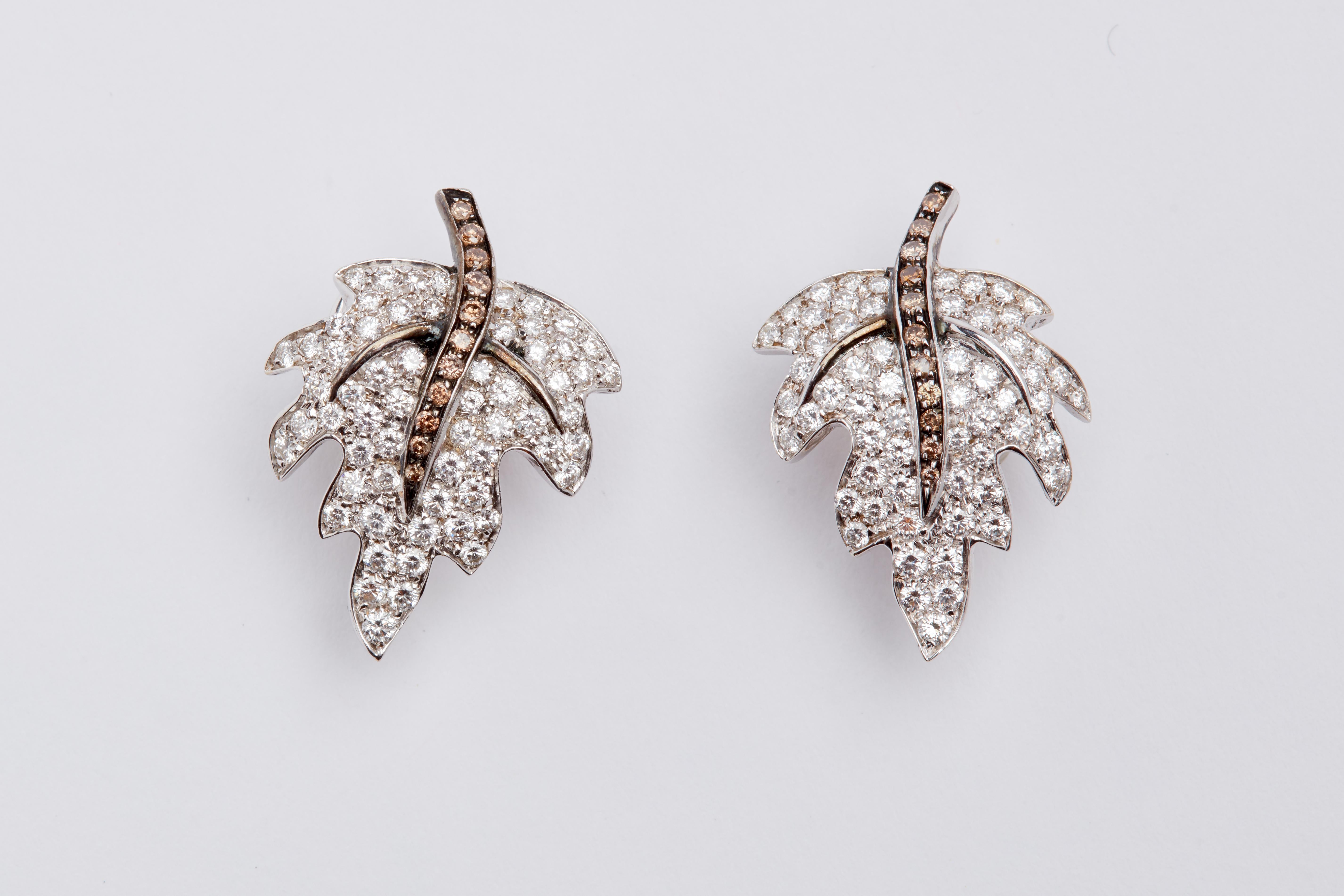 18 Karat White Gold Leaf Earring with White and Brown Diamonds In Good Condition In New York, NY
