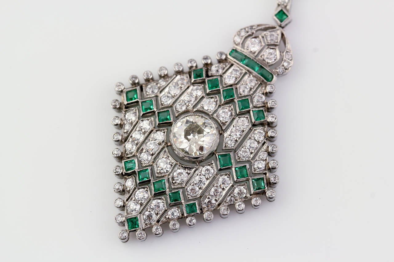 Art Deco Emerald Diamond Platinum Pendant Necklace In Excellent Condition In New York, NY