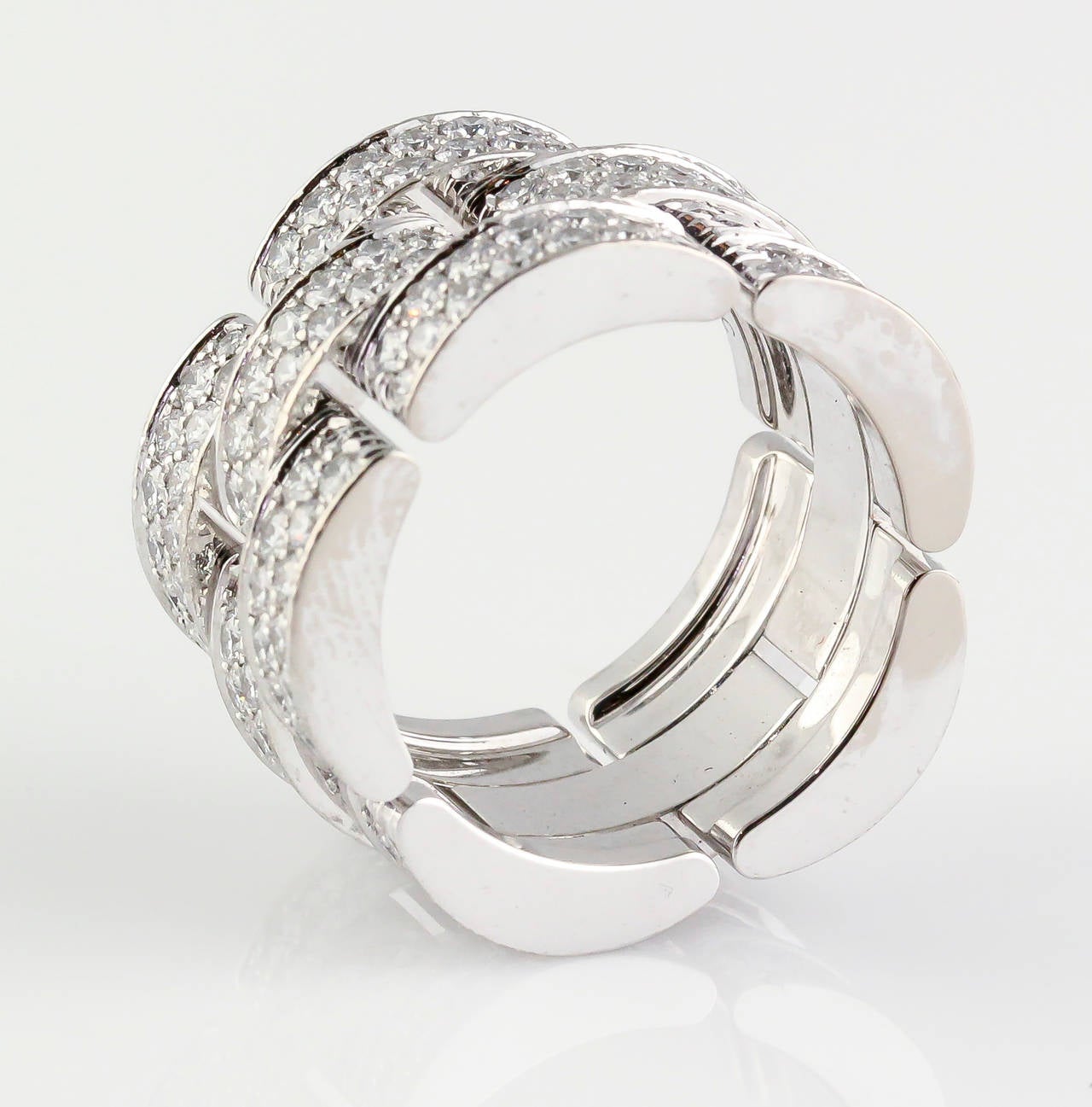 Impressive diamond and 18K white gold band from the 