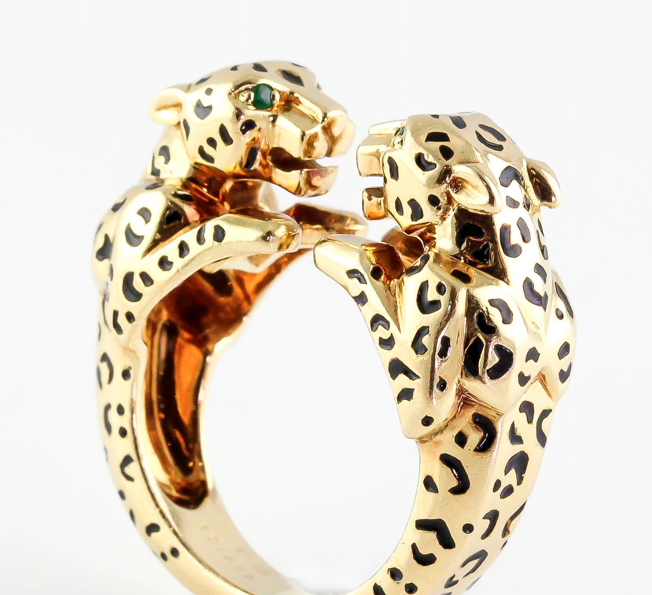 Chic  enamel and emerald ring in 18K yellow gold, from the 