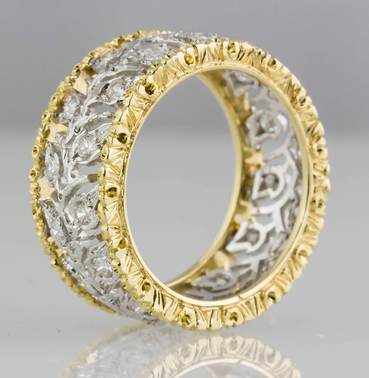 Elegant 18K yellow gold and diamond band ring by Mario Buccellati. It features a leaf motif with high grade round brilliant cut diamonds of approx. 1.00 cts. Size 6.5.  

Hallmarks: M. Buccellati, Italy, 750, Italian standard marks.