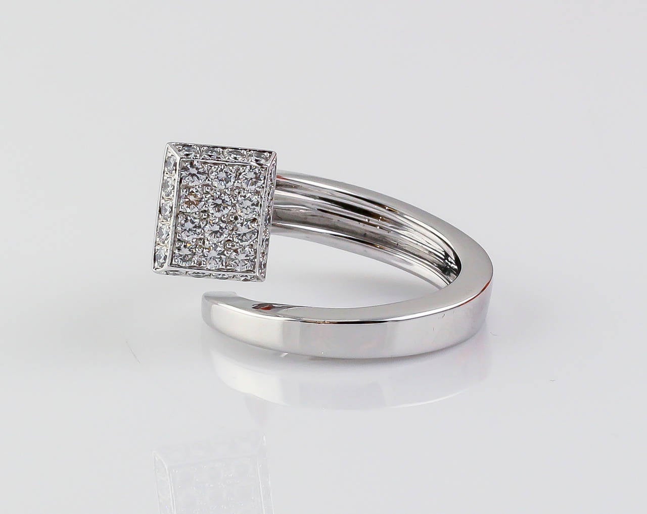 Unusual diamond and 18K white gold ring by Hermes. It is shaped as a twisted nail, with very high grade round brilliant cut diamonds on the top. Size 8 (can be sized up or down)

Hallmarks: Hermes, 750, reference numbers, French 18K gold assay