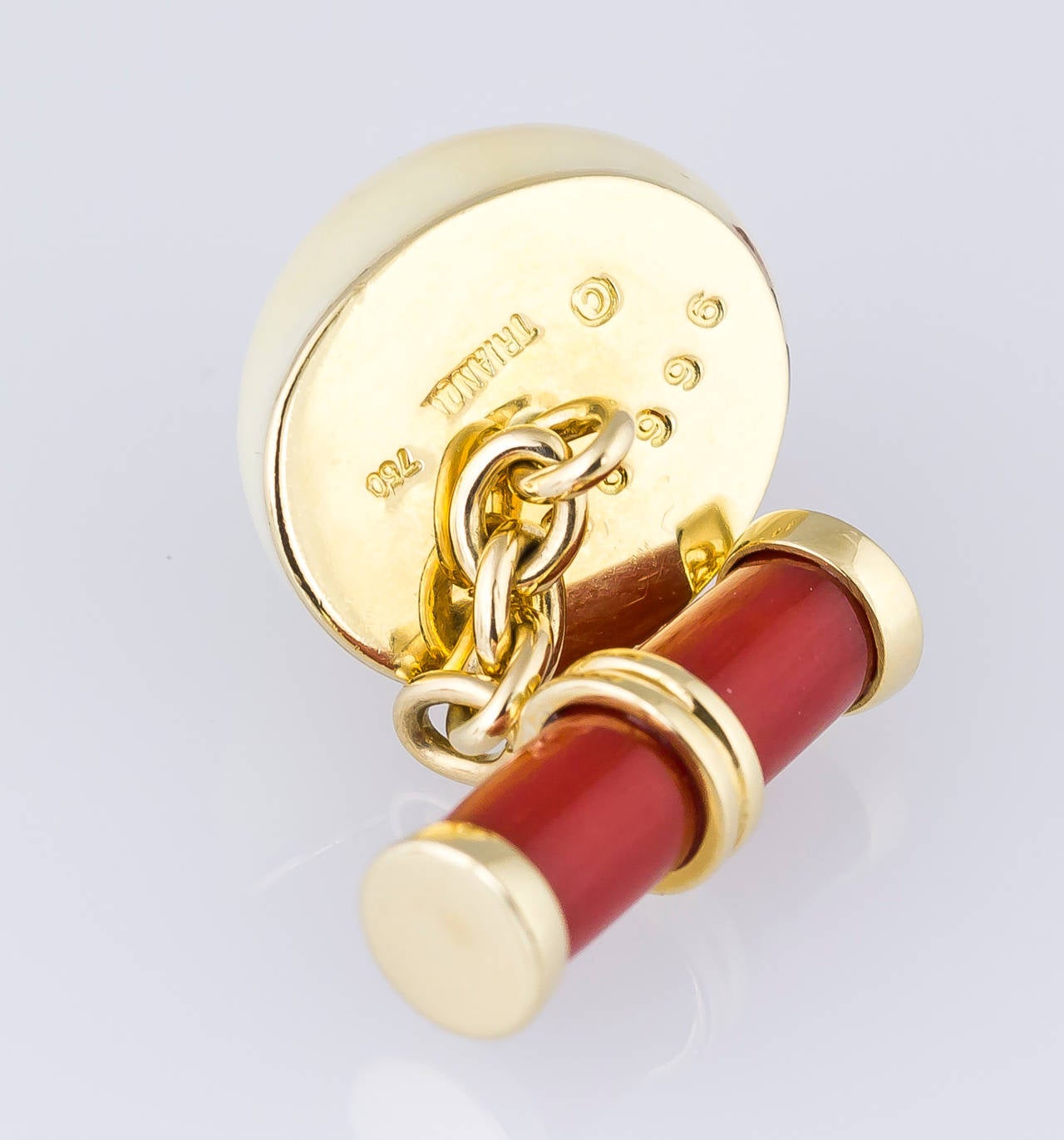 Trianon Coral Gold Seashell Cufflinks In Excellent Condition In New York, NY