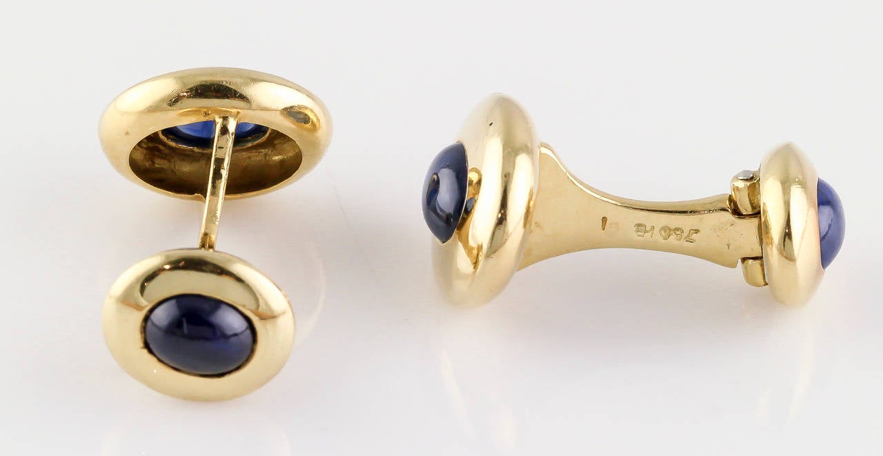 Handsome cabochon sapphire and 18K gold cufflinks by Hammerman Brothers. They feature rich, fully saturated, blue cabochon sapphires, approximately 4.5cts in total weight. 

Hallmarks: 750, 