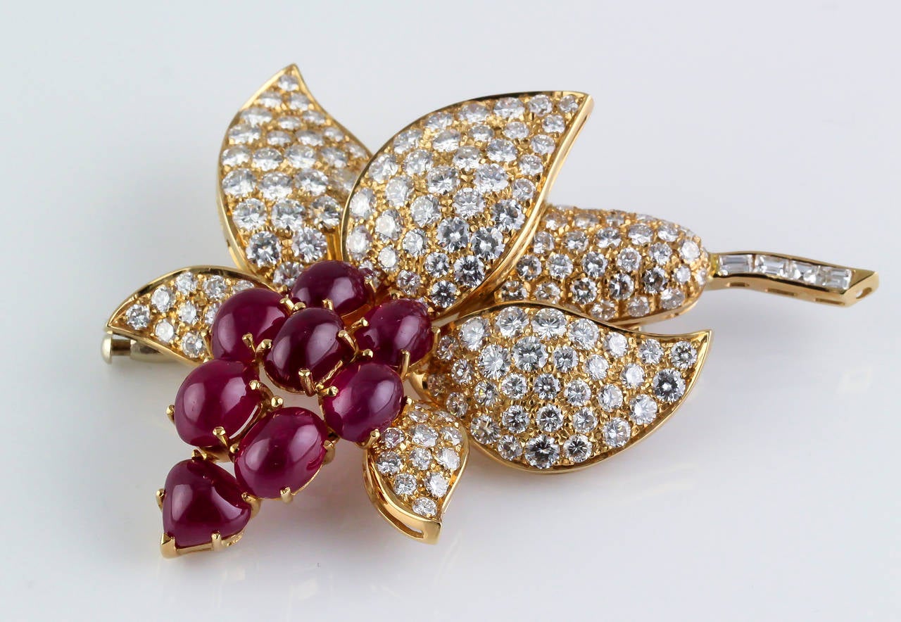 Ruby Diamond Gold Flower Brooch In Excellent Condition In New York, NY