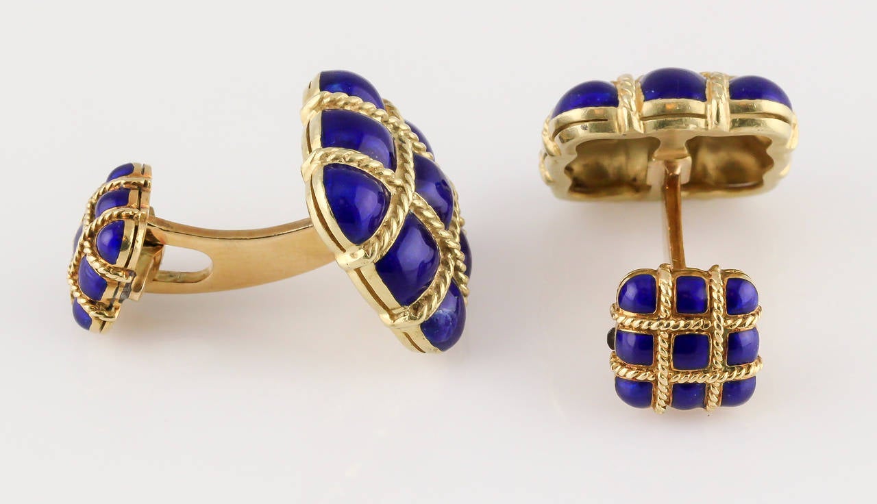 Handsome blue enamel and 18K yellow gold button cufflinks, circa 1950s. Design is on both ends, and features twisted rope gold design.
Hallmarks: 18K, 414.