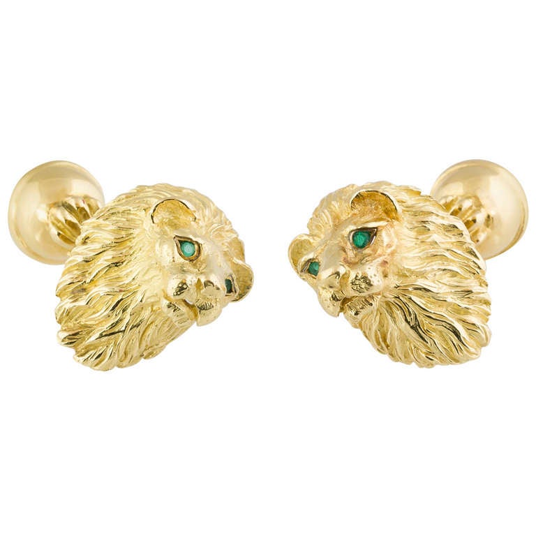 Tiffany & Co. Boutons de manchette lion en émeraude et or en vente