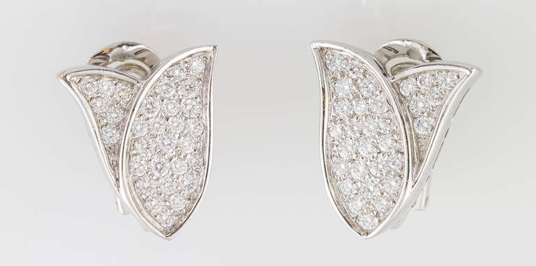 Attractive 18K white gold and diamond ear clips from the 