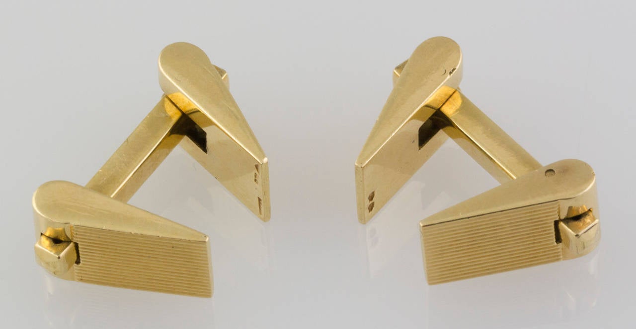 French Ribbed Gold Folding Cufflinks In Good Condition In New York, NY