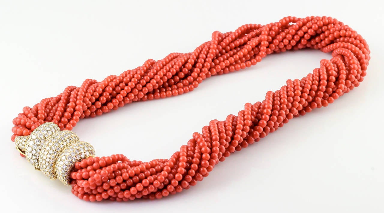 Chic and interesting coral, diamond and 18K yellow gold necklace by Harry Winston, circa 1980s. It is known as the 
