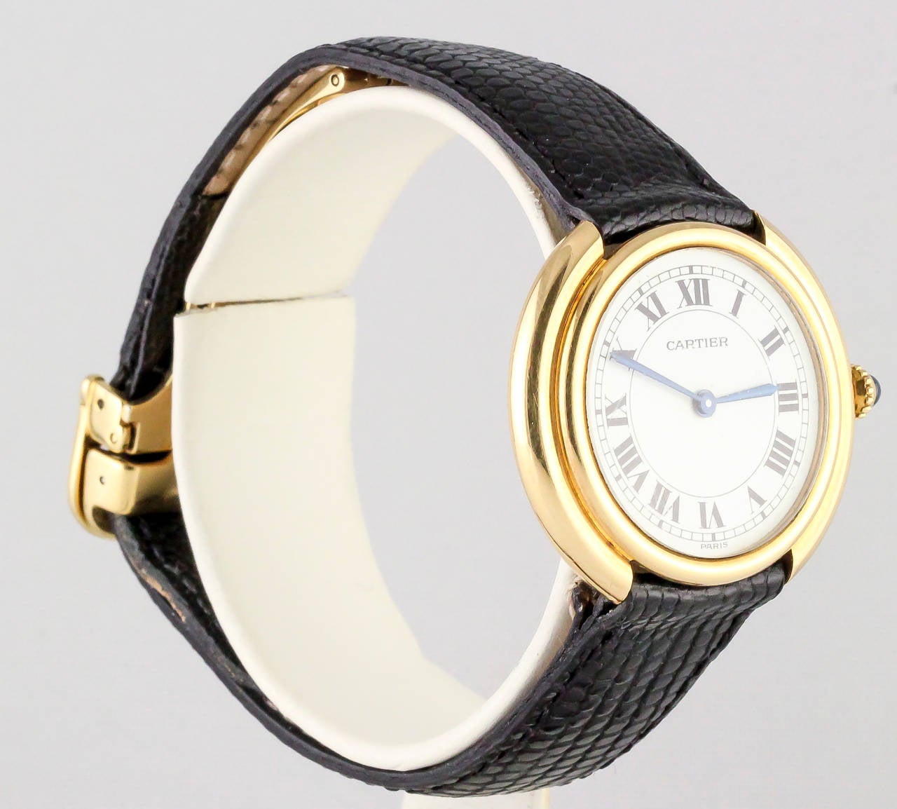 Refined 18K yellow gold wrist watch from the 