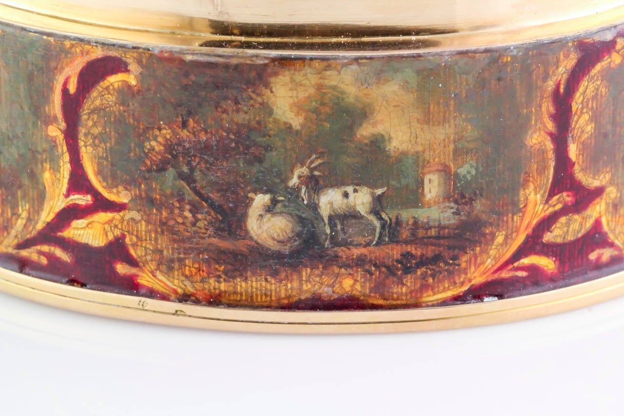 Boîte à bijoux française très ornée du 19ème siècle en émail et coquille d'or Bon état - En vente à New York City, NY