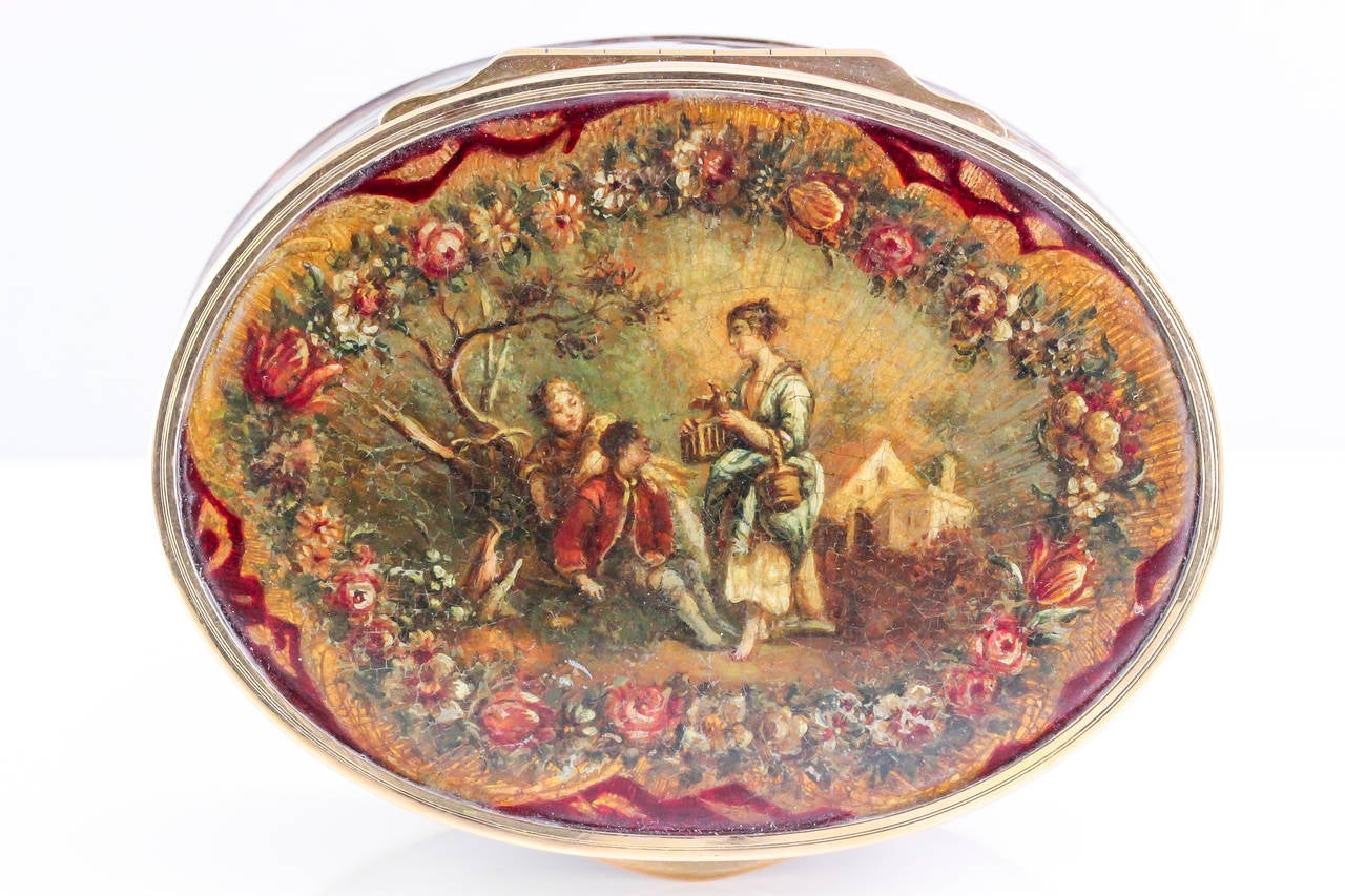 Boîte à bijoux française très ornée du 19ème siècle en émail et coquille d'or en vente 4