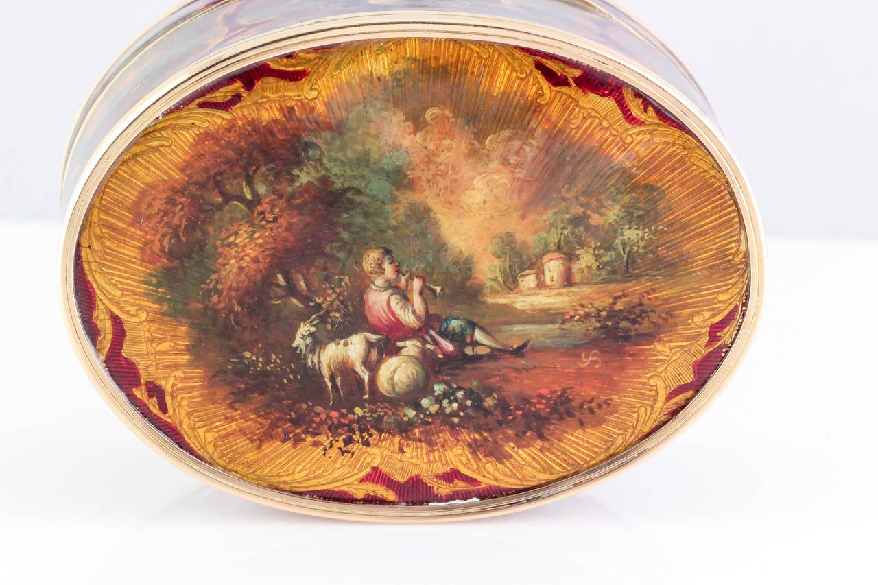 Boîte à bijoux française très ornée du 19ème siècle en émail et coquille d'or en vente 5