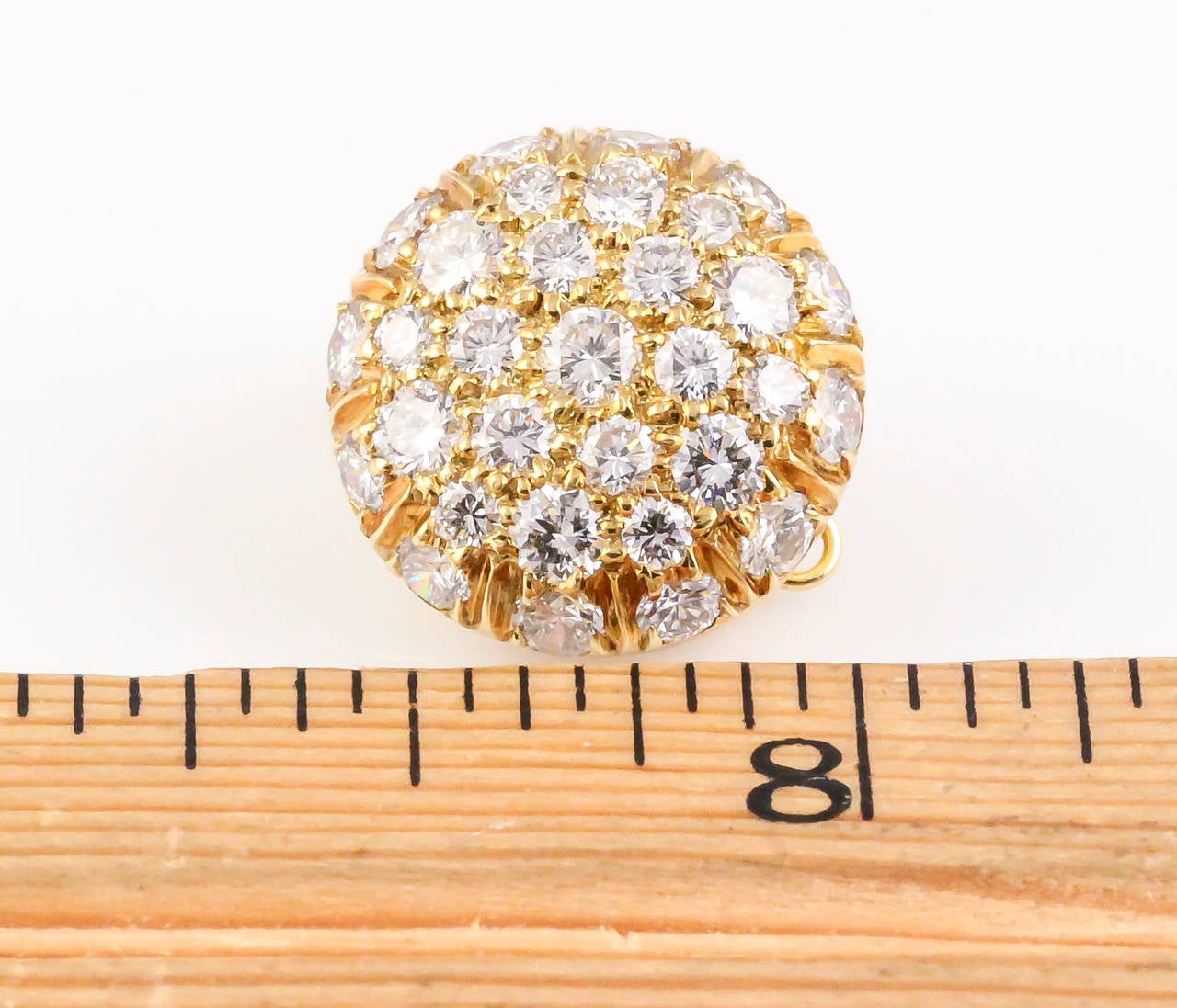Classic diamond and 18K yellow gold button earrings by Harry Winston. They feature very high grade round brilliant cut diamonds, approx. 4.5-5.0 carats total weight.
Hallmarks: Winston, maker's mark, 750 OR.
