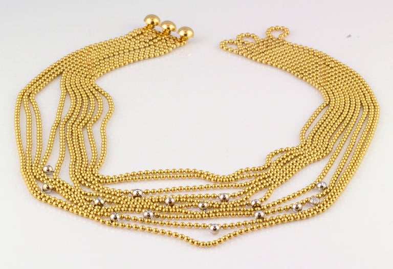 Elegant 18K yellow gold and diamond necklace from the 