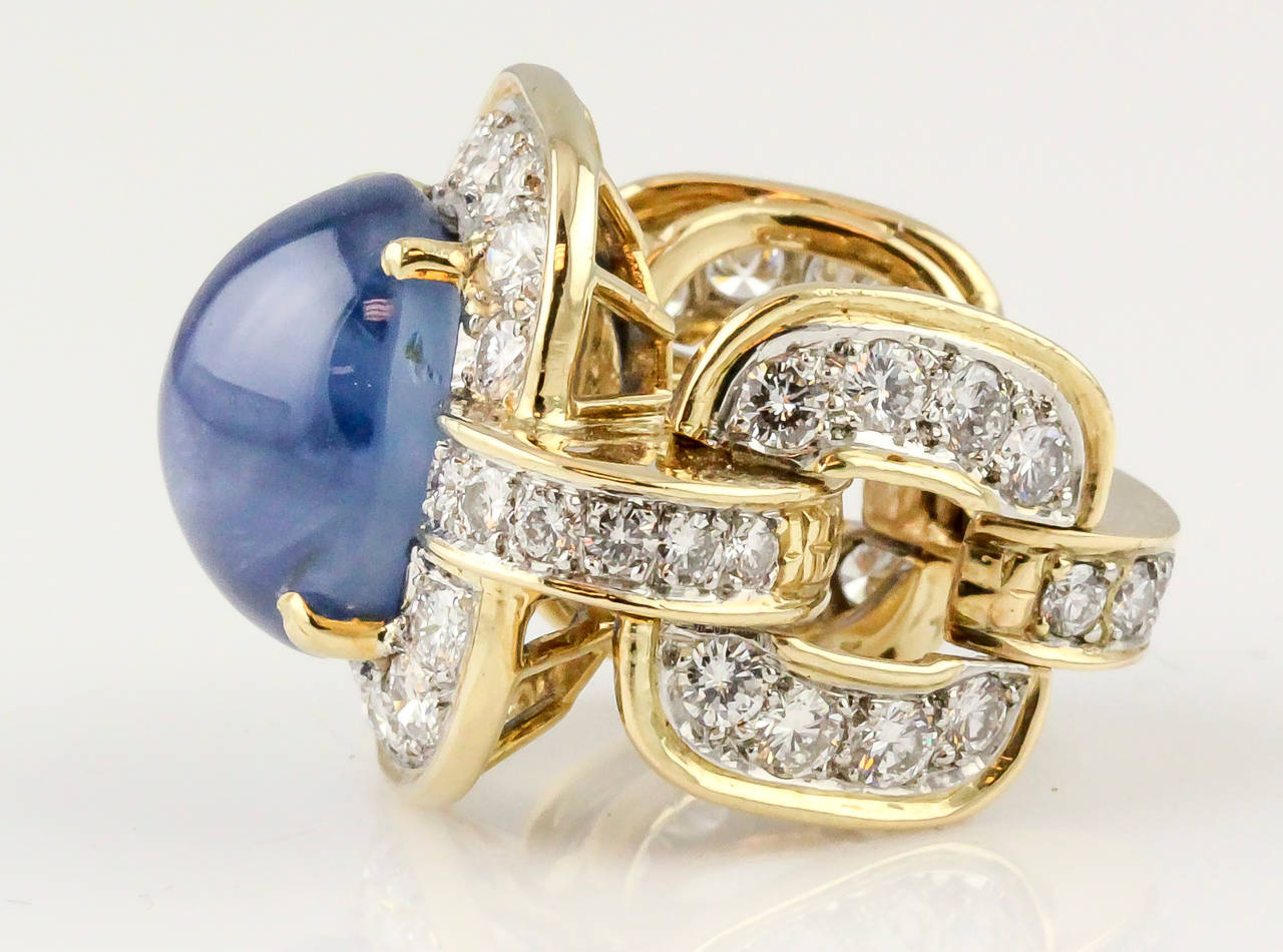 Impressive sapphire ring by Tiffany & Co., circa 1960s. It features a cabochon star sapphire, measuring 15.62 x 13.30 x 11.05 mm (measuring approx. 25cts) originating from Ceylon (Sri Lanka), and displaying no evidence of head or clarity