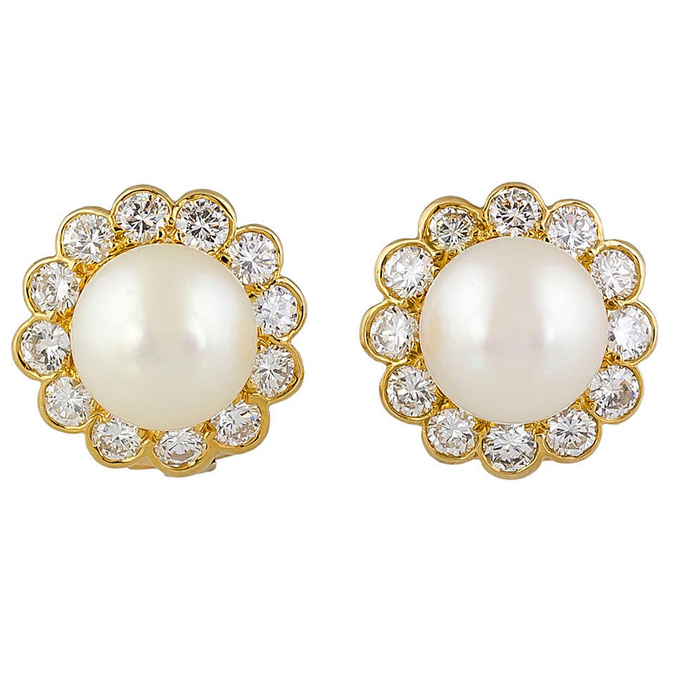 Van Cleef and Arpels Pearl Diamond Gold Clip Earrings at 1stDibs