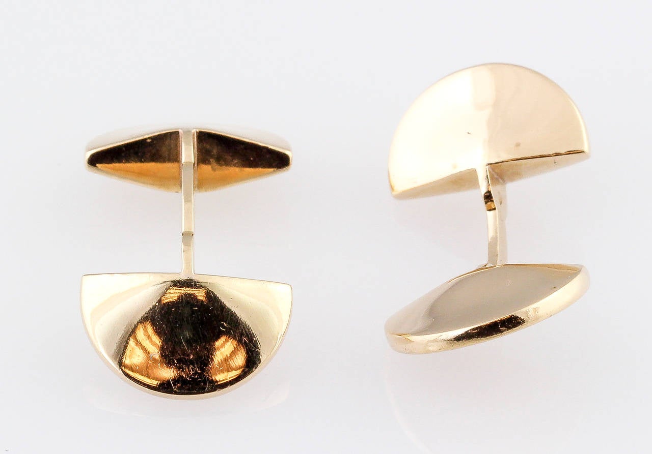 Unusual 18K yellow gold fan cufflinks by Cartier, circa 1940s.
Hallmarks: Cartier Paris, maker's mark, French 18K gold assay mark, reference numbers.