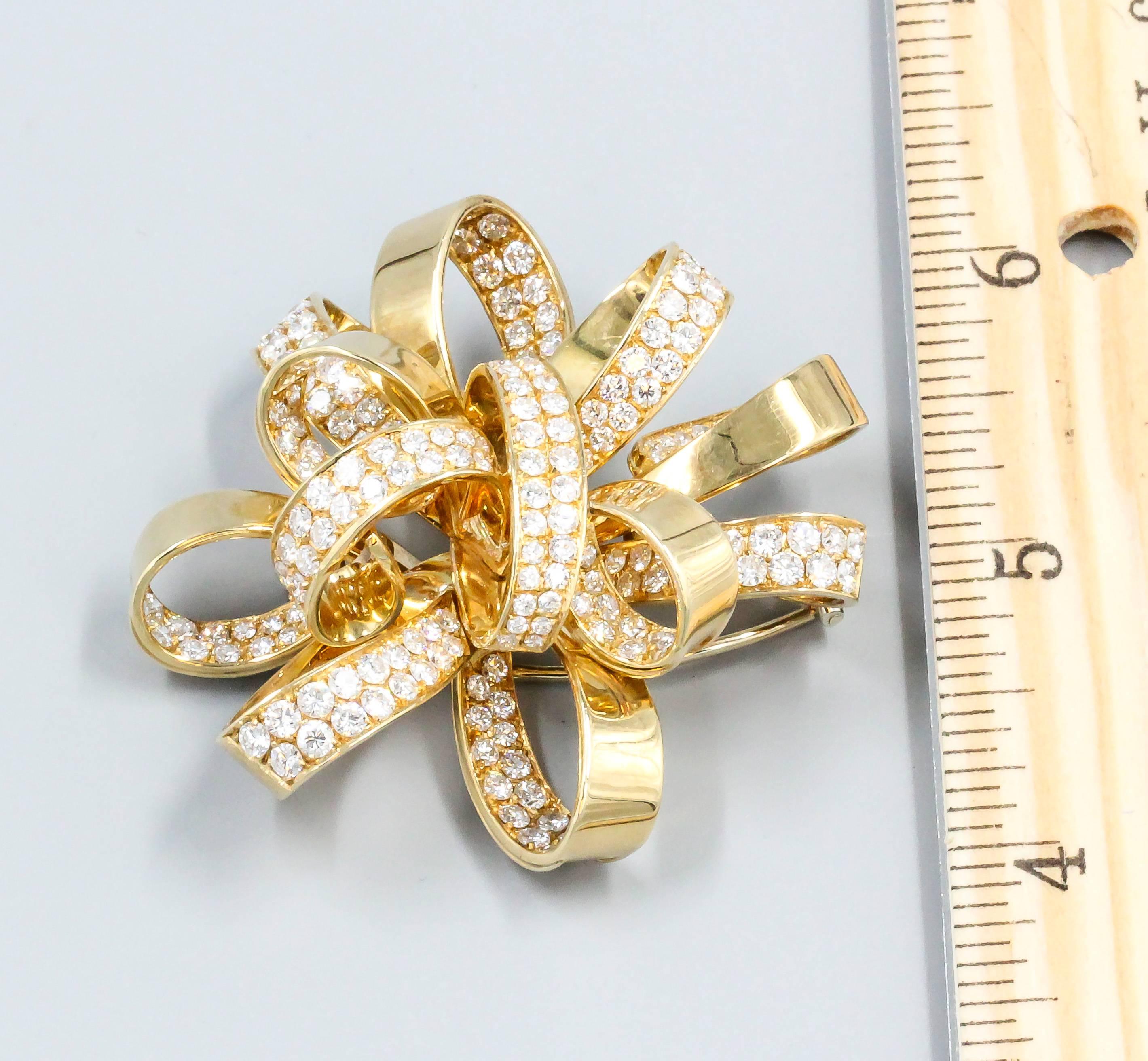 Chic Diamond Gold Ribbon Brooch 1