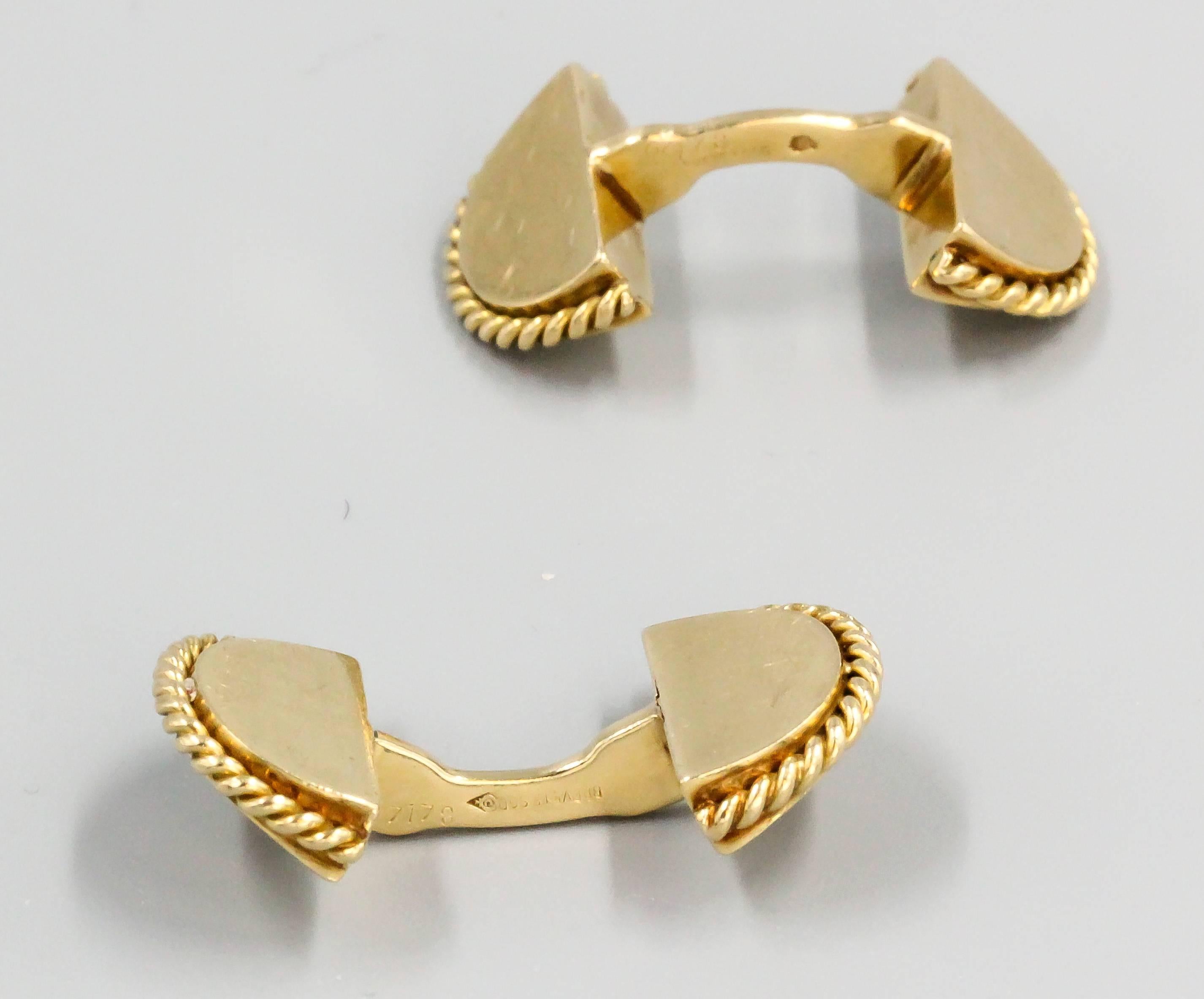 Handsome 18K yellow gold fan cufflinks by Cartier, circa 1940s. They resemble fans, with twisted rope on both ends. Beautifully made.

Hallmarks: Cartier, 750, reference numbers, French 18K gold assay mark