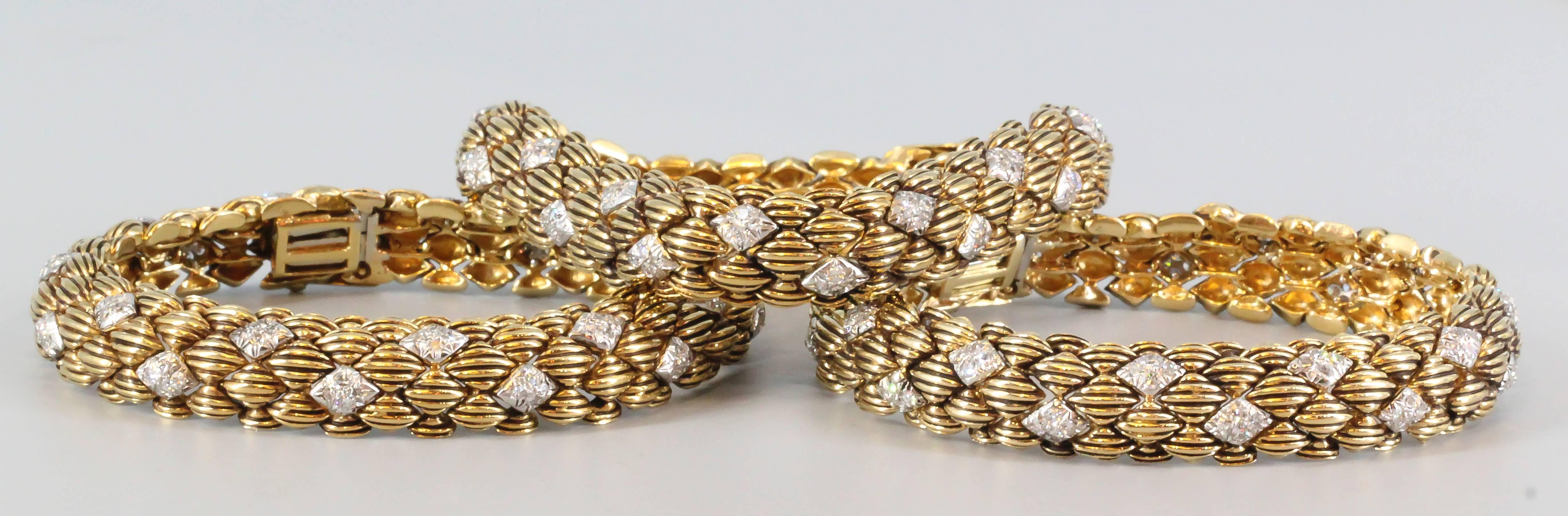 David Webb Three-Diamond Gold Link Bracelets In Excellent Condition For Sale In New York, NY
