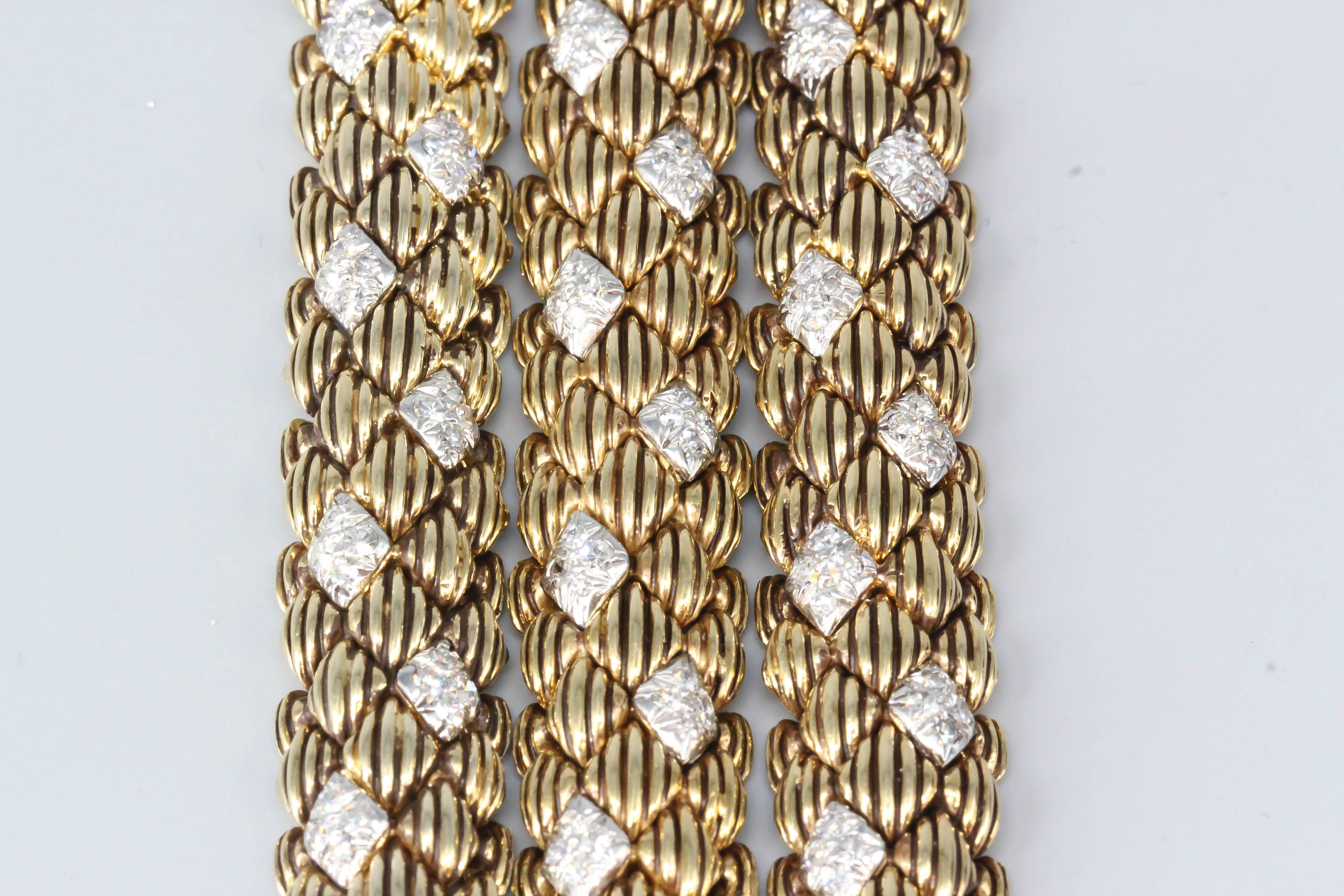 Women's David Webb Three-Diamond Gold Link Bracelets For Sale