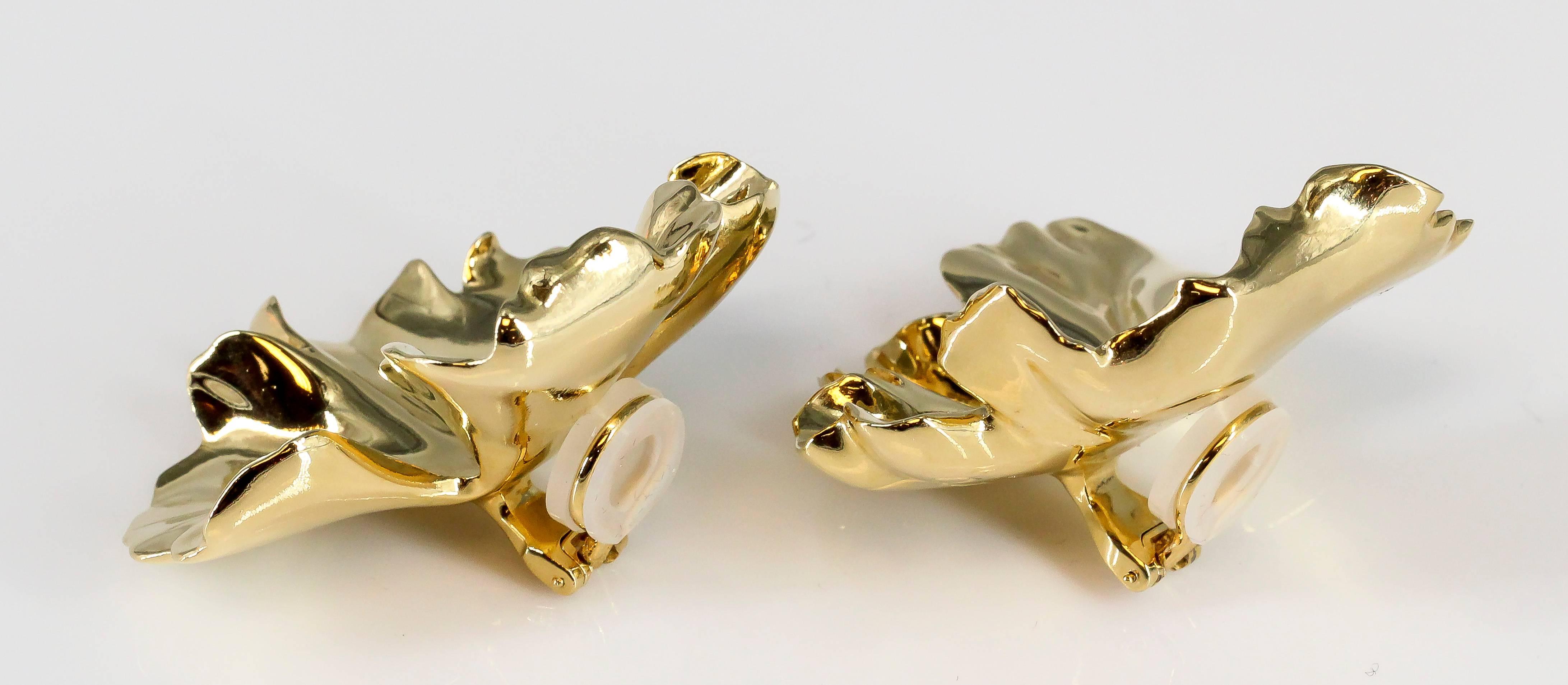 Unusual gold-tone aluminum geranium earrings by JAR, Joel Arthur Rosenthal. These are the large model and are made in limited edition. Pouch is included in sale. Beautiful workmanship and highly collectible.

Hallmarks: JAR, Paris, reference numbers.