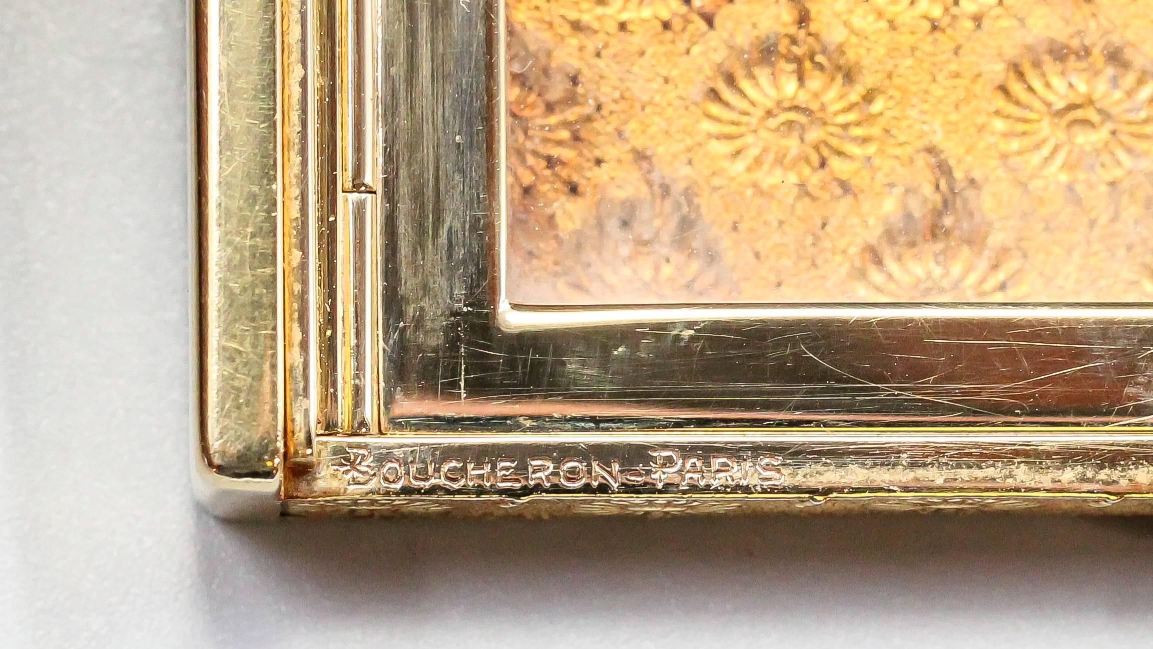 Women's Boucheron Diamond Gold Textured Flower Motif Compact Case
