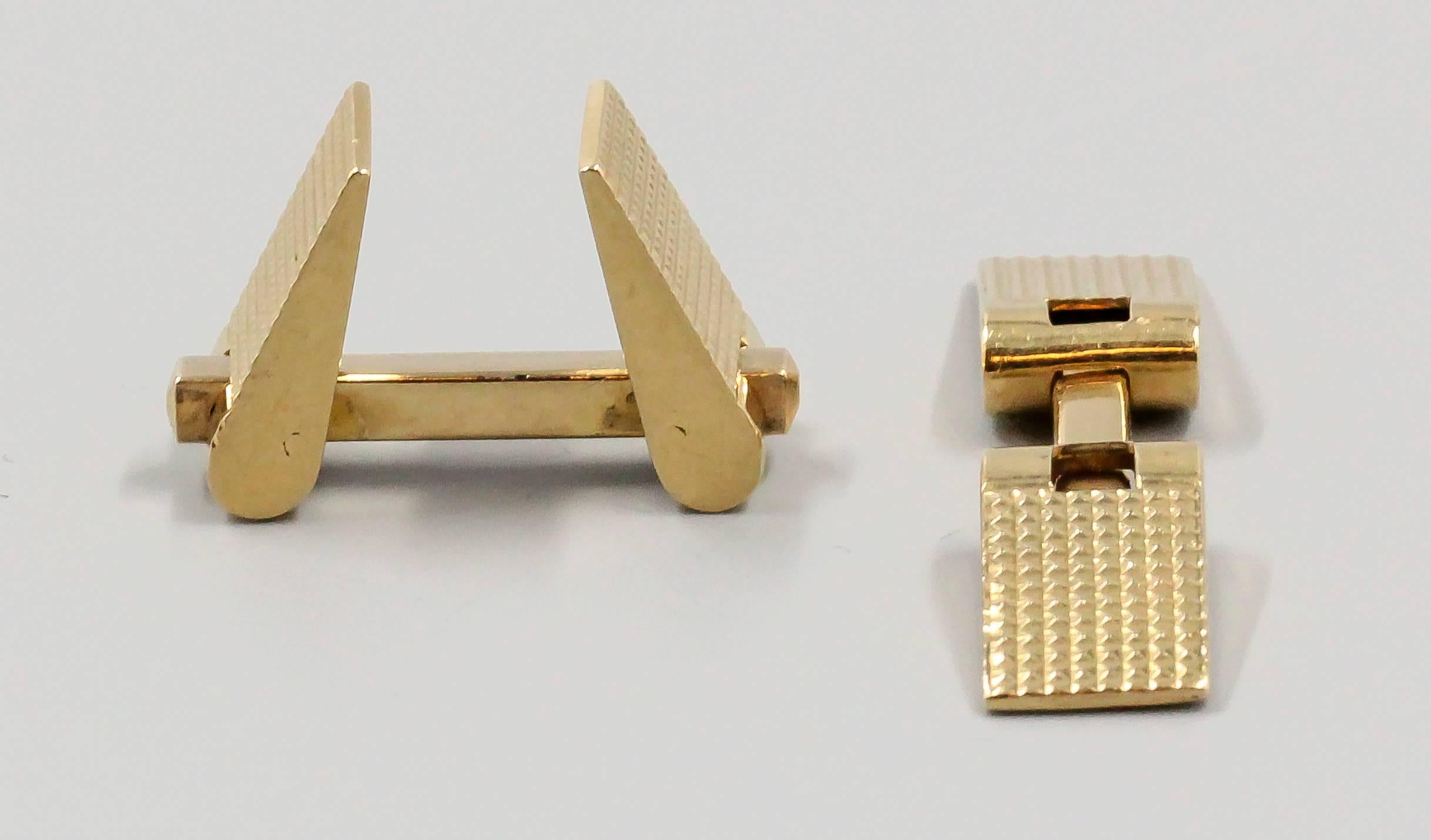 Unusual 18K yellow gold textured cufflinks of French origin, circa 1950s-60s. They feature a spring loaded folding mechanism for ease of installation.
Hallmarks: French 18K gold assay marks, maker's mark.
