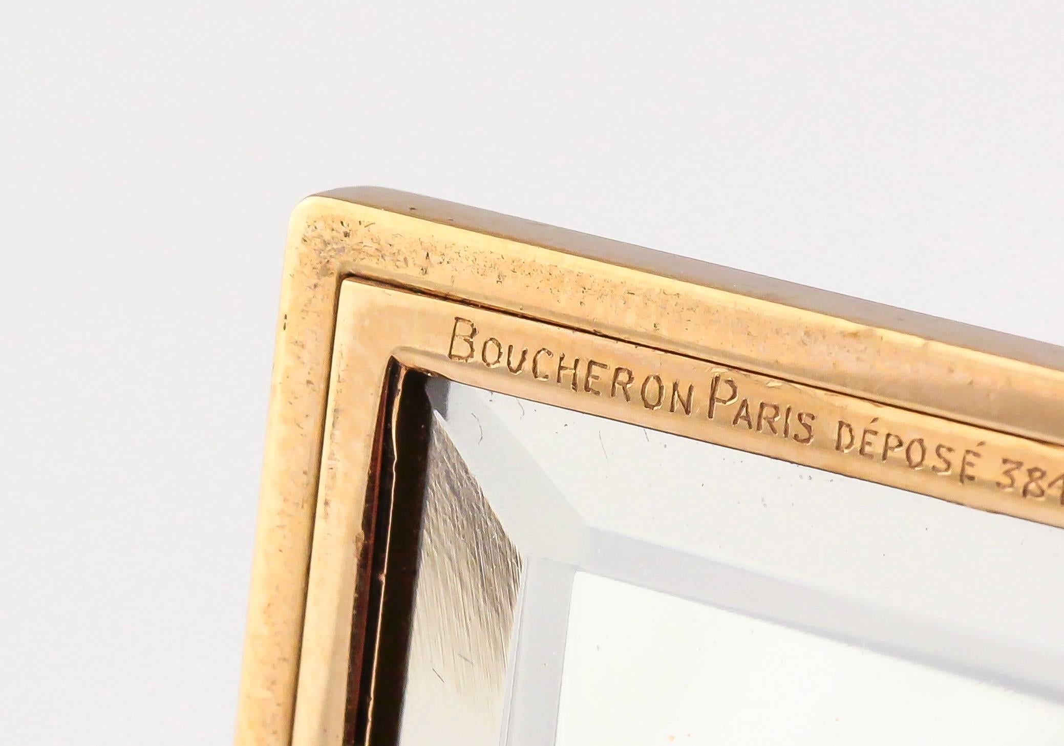 Boucheron Paris Étui compact en or avec saphirs et diamants en vente 1