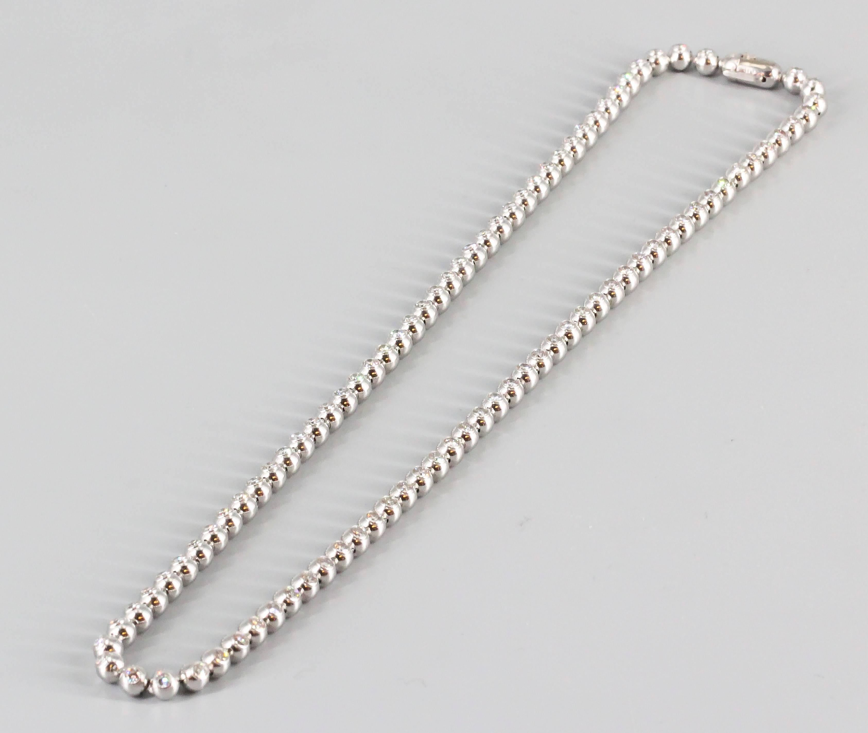 Chic diamond and 18K white gold necklace from the 