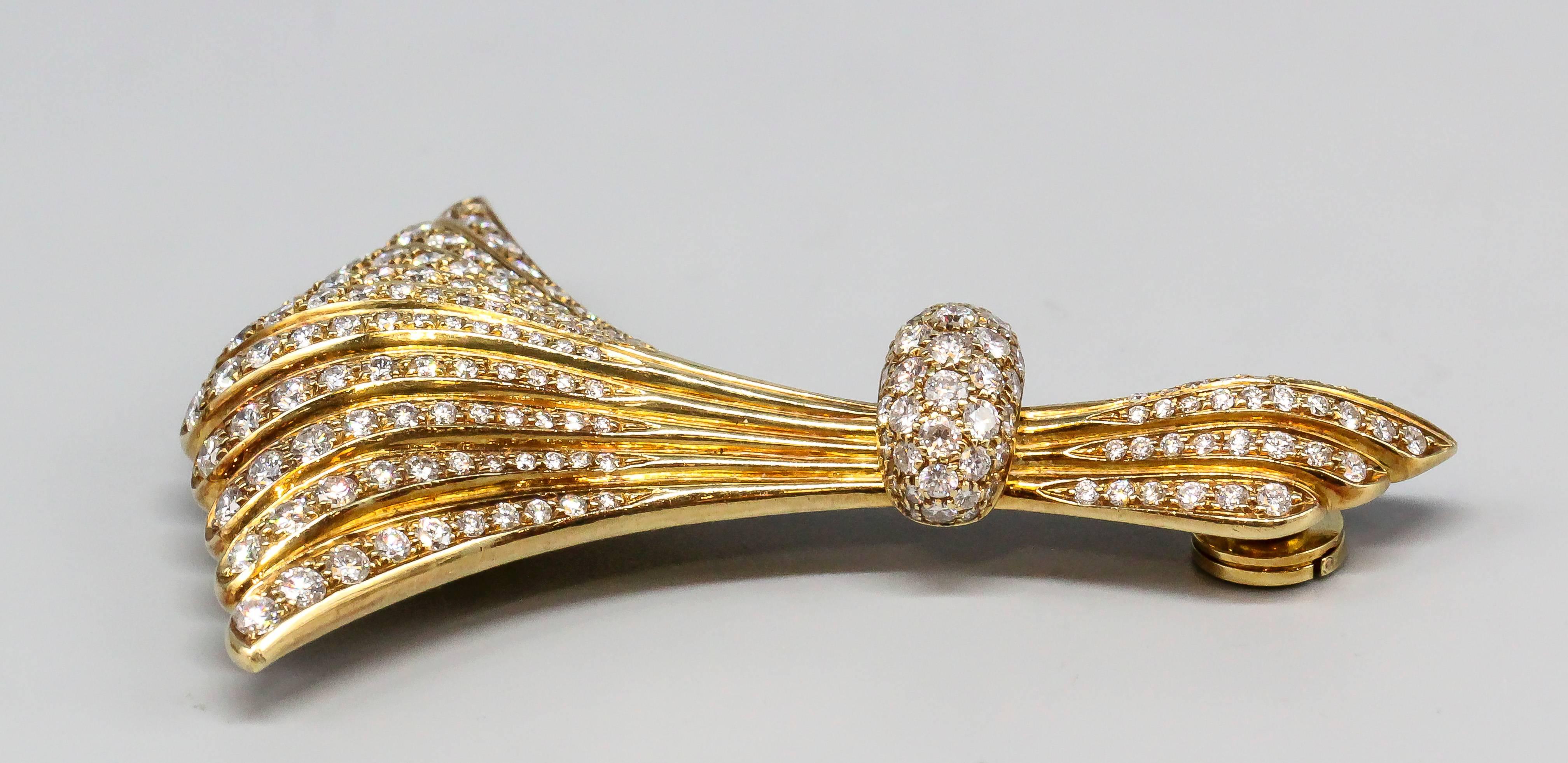 Women's or Men's Mid-Century Diamond and Gold Brooch For Sale