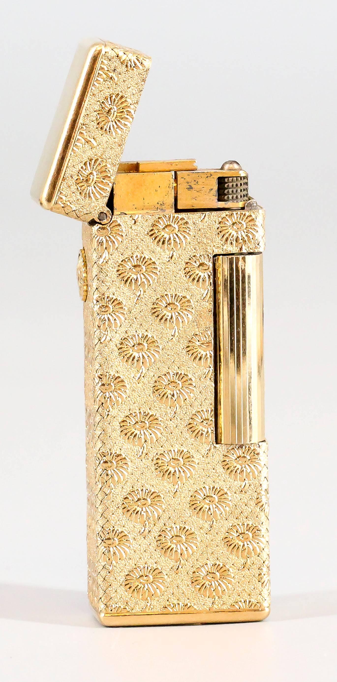 1960s Boucheron Gold Marguerite Lighter 1