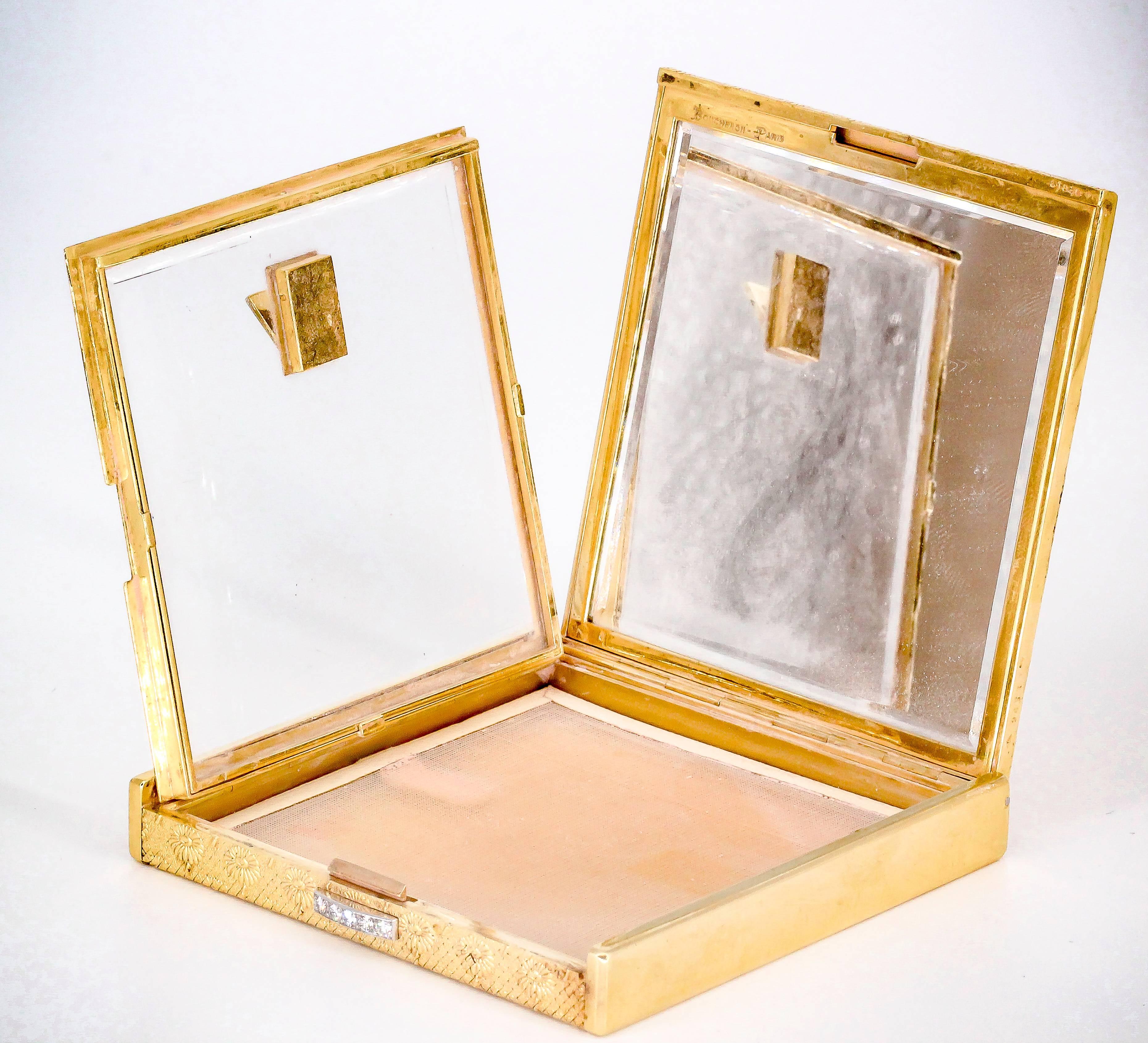 Coffret compact Marguerite en or et diamants de Boucheron Paris en vente 1