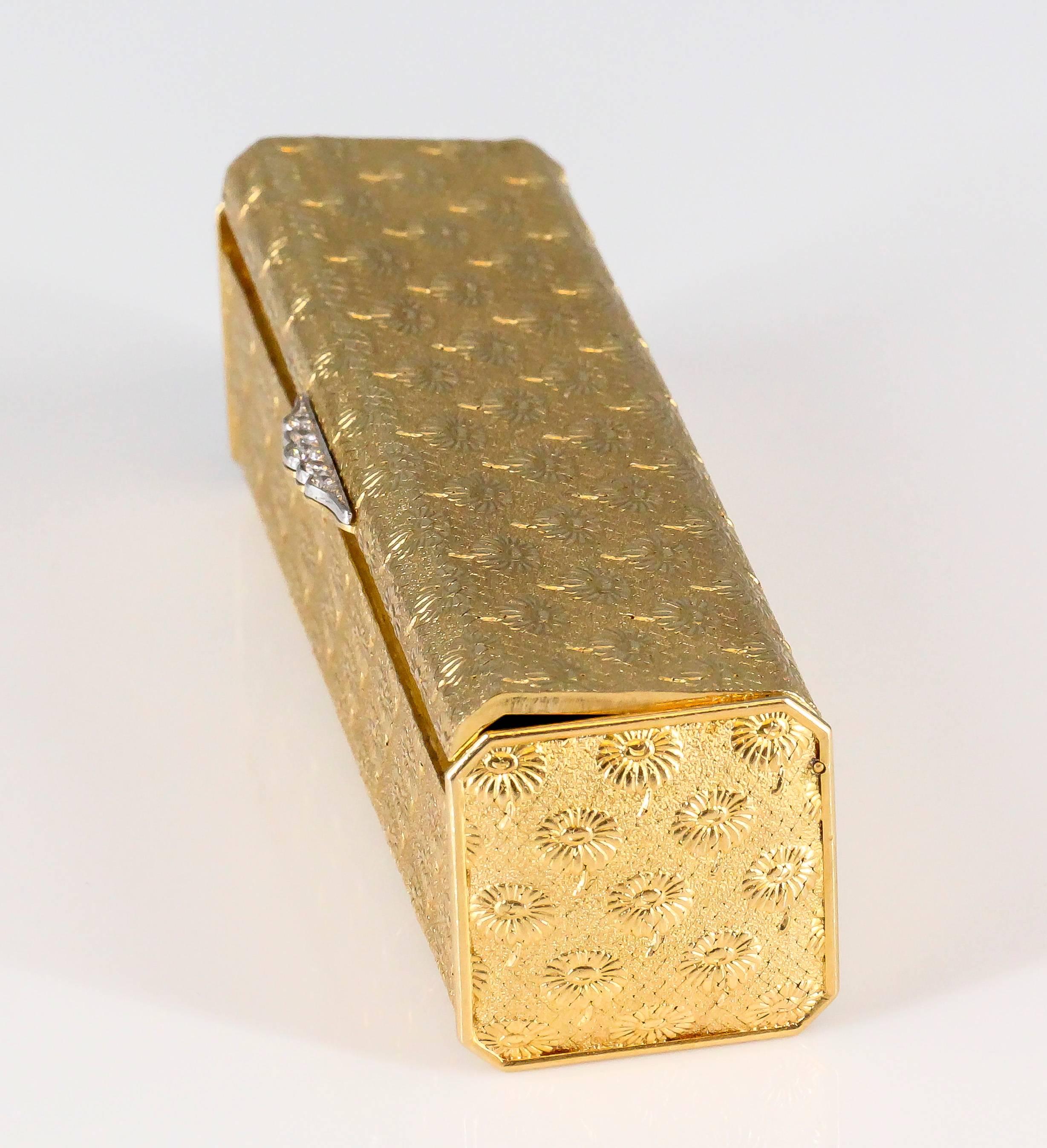 Boucheron Paris Marguerite Gold Pill Box In Excellent Condition In New York, NY