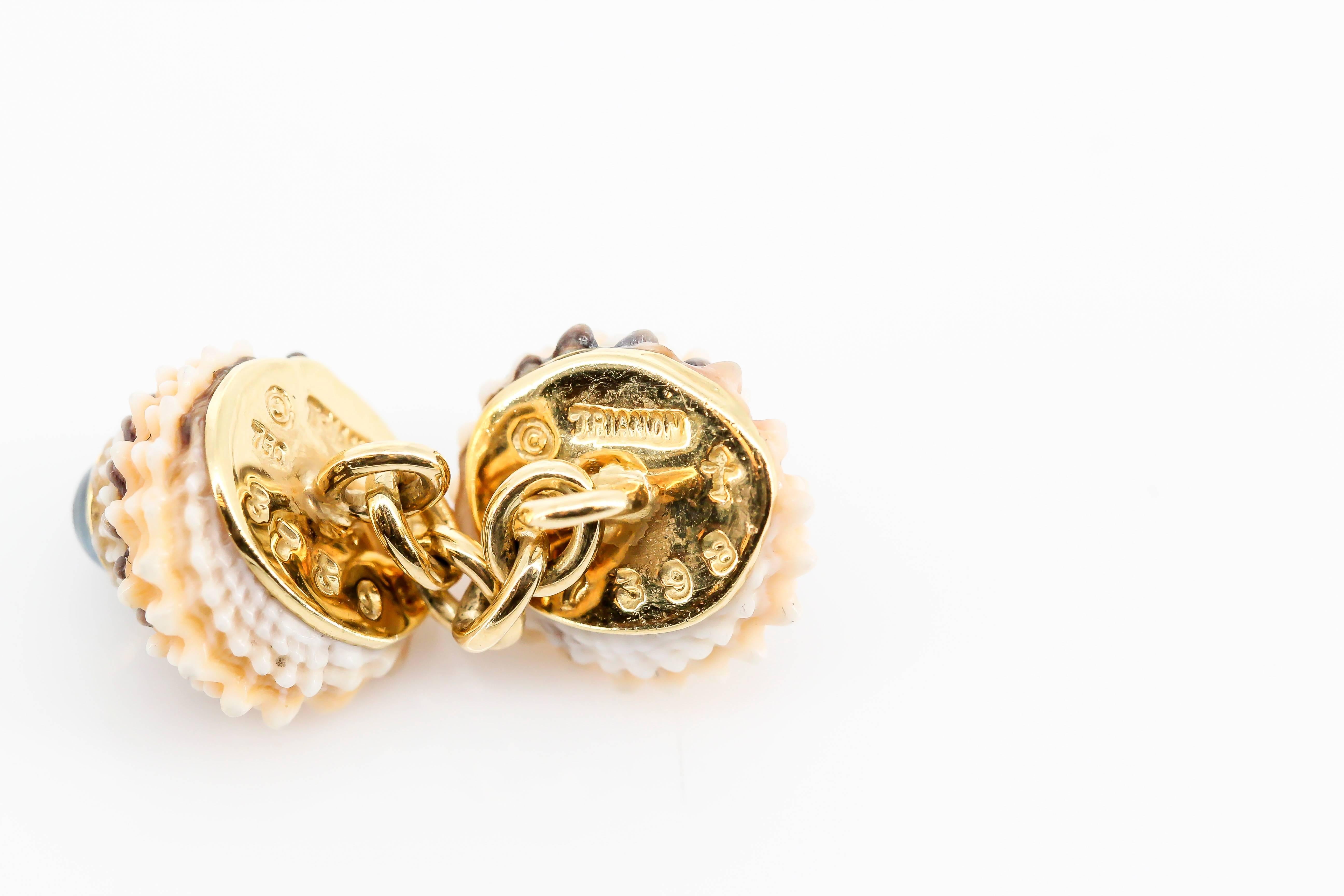 Trianon Sapphire Yellow Gold Sea Shell Cufflinks In Excellent Condition In New York, NY