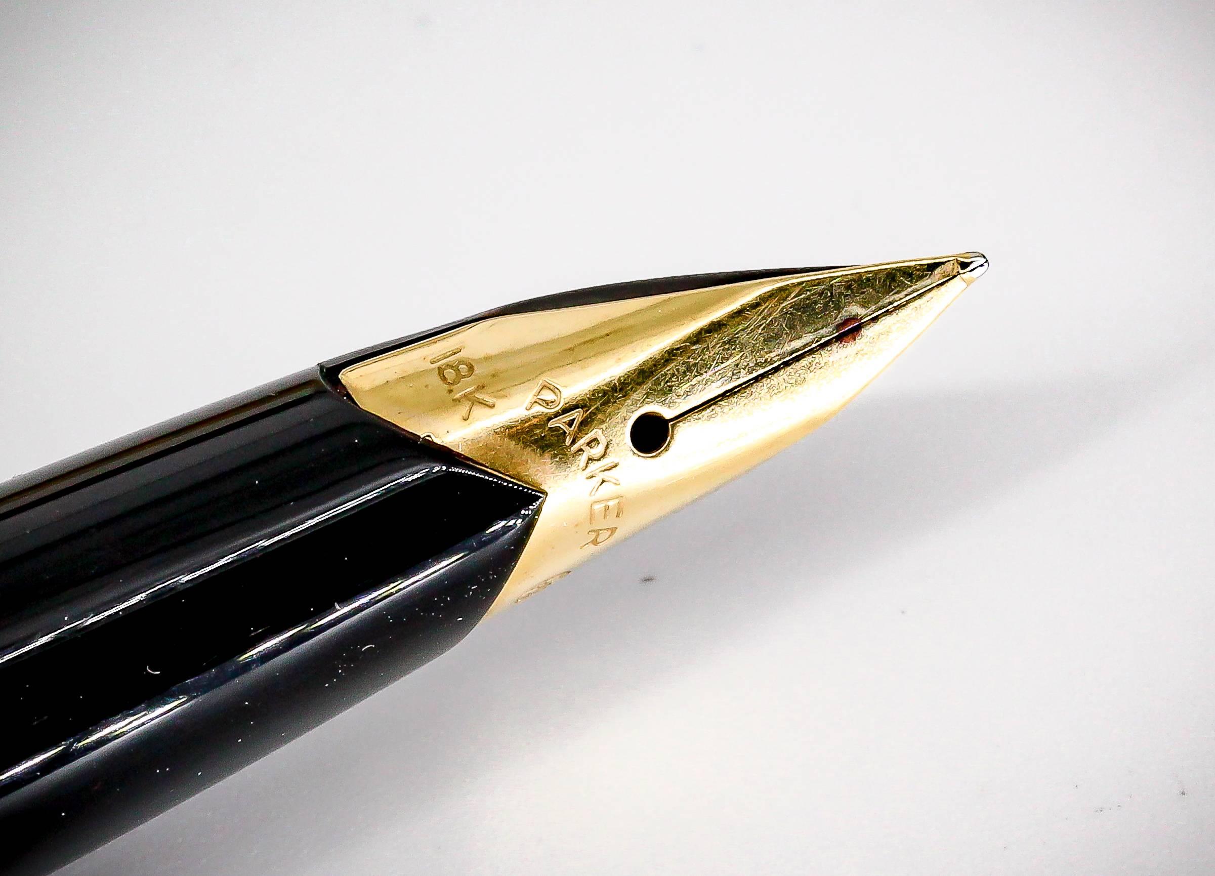 Boucheron White and Yellow Gold Basketweave Fountain Pen In Excellent Condition In New York, NY