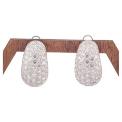 Pendientes de aro ancho de platino con pavé de diamantes de Cartier
