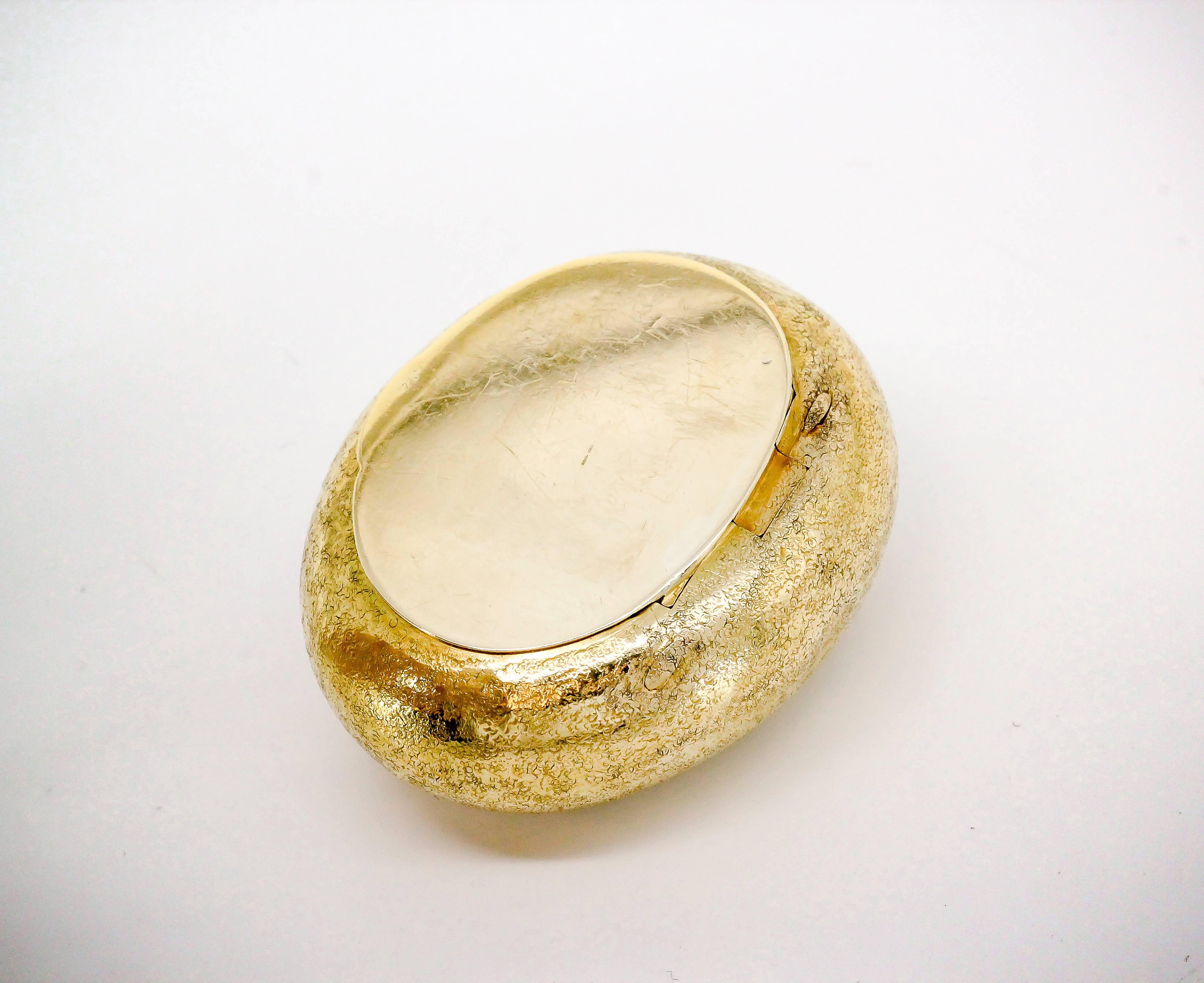 Tiffany & Co. Schlumberger Gold Pebble Pill Box In Excellent Condition In New York, NY