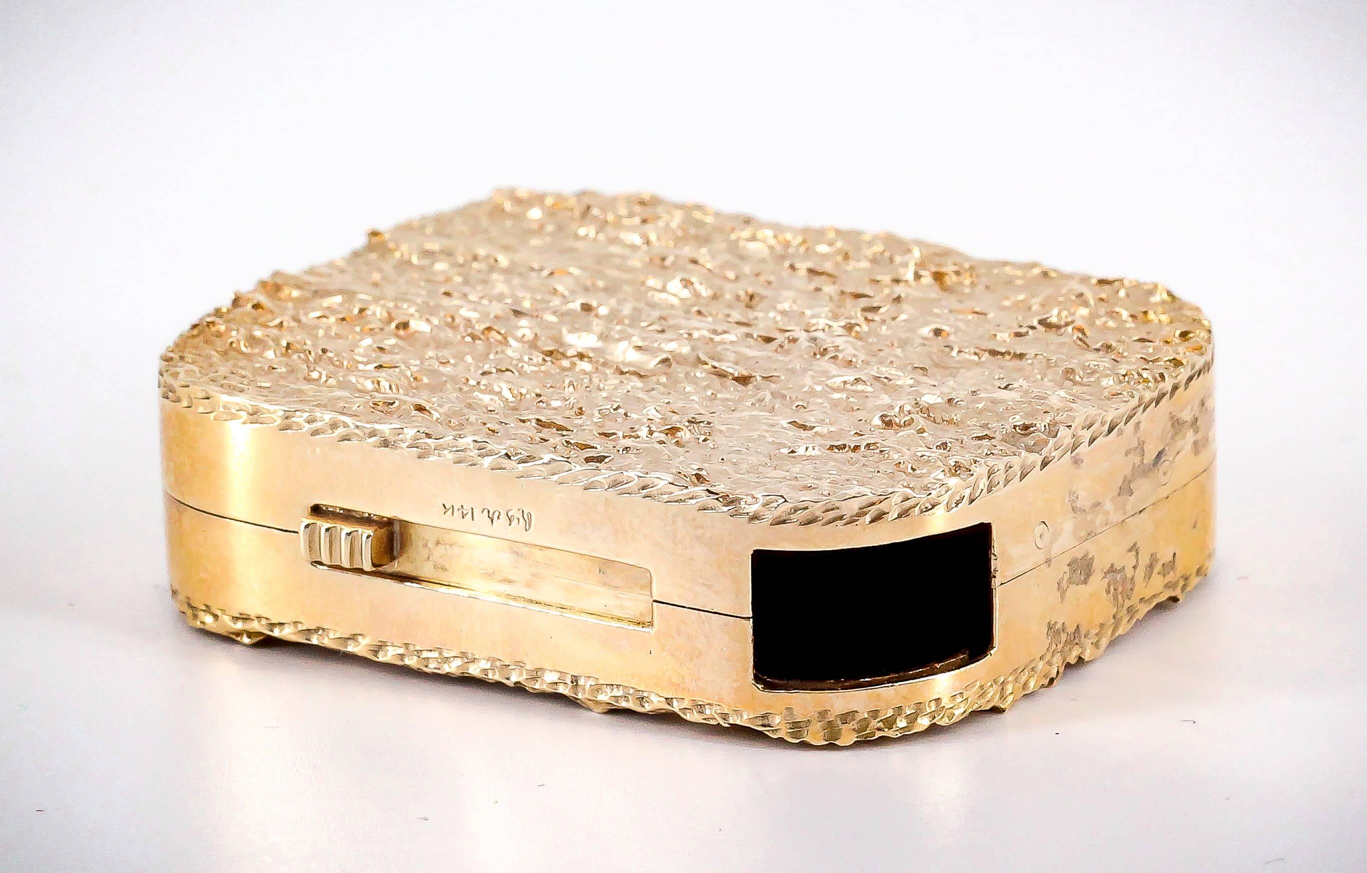 Ruser Yellow Gold Double-Sided Pill Box 1