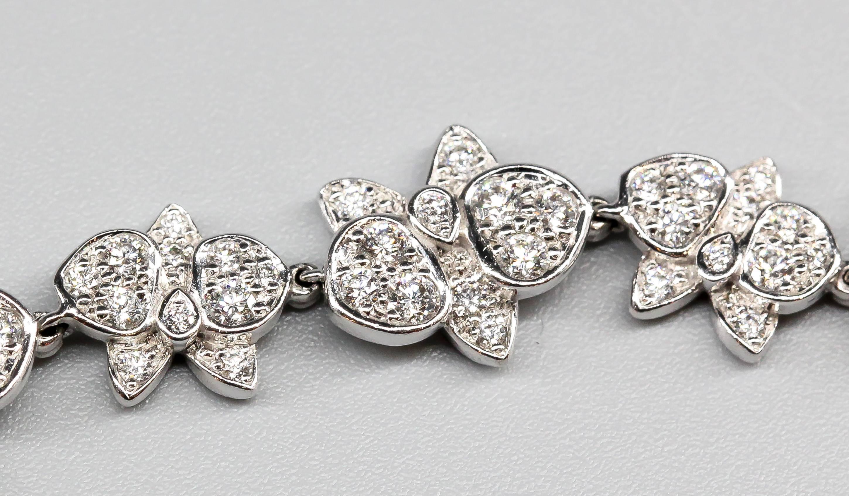 Very fine diamond and 18K white gold necklace from the 