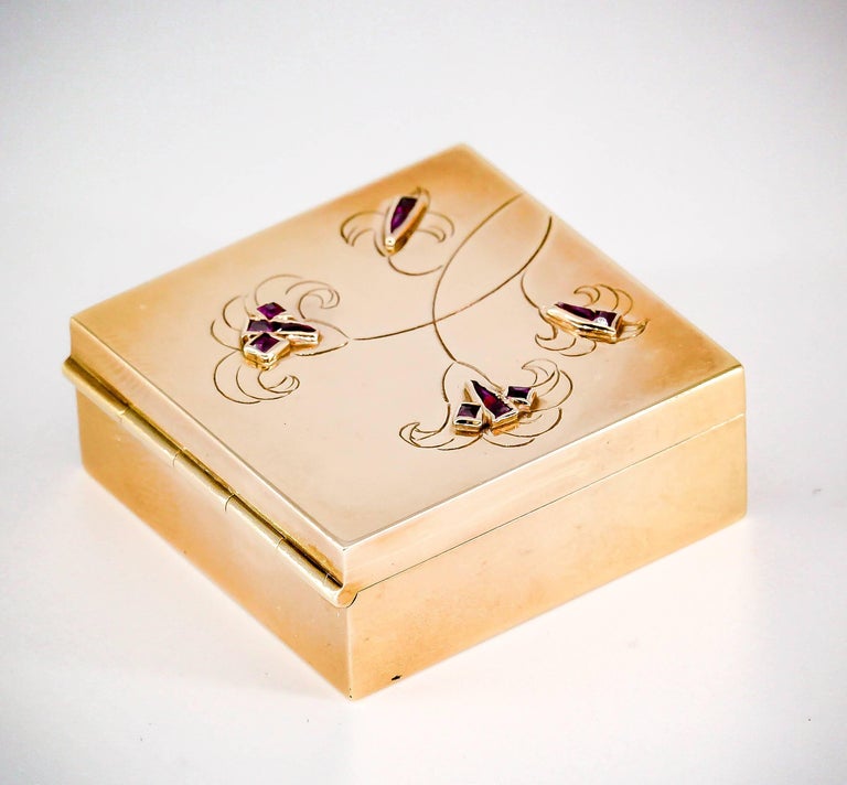 Van Cleef and Arpels Ruby and Rose Gold Pill Box at 1stDibs van cleef box