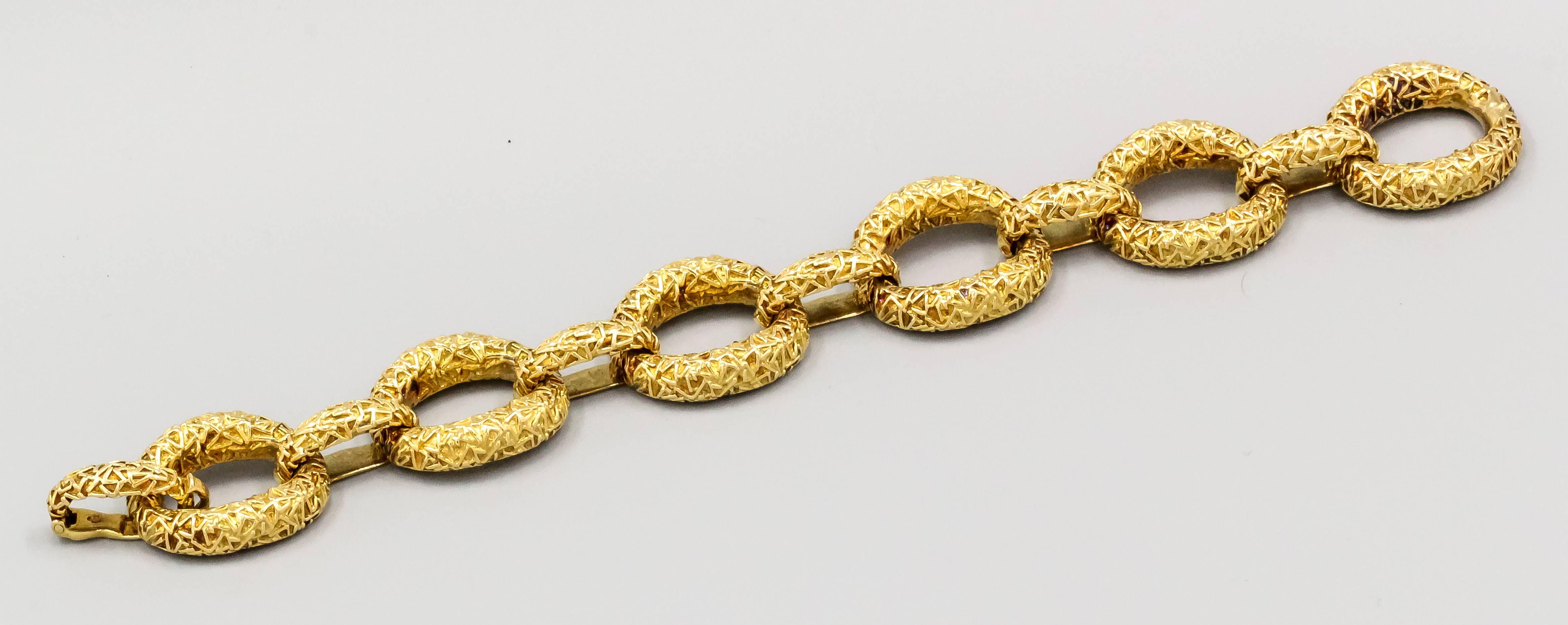 Elegant textured 18K yellow gold link bracelet by Van Cleef & Arpels.
Hallmarks: Van Cleef & Arpels, NY, reference numbers, 18KT.