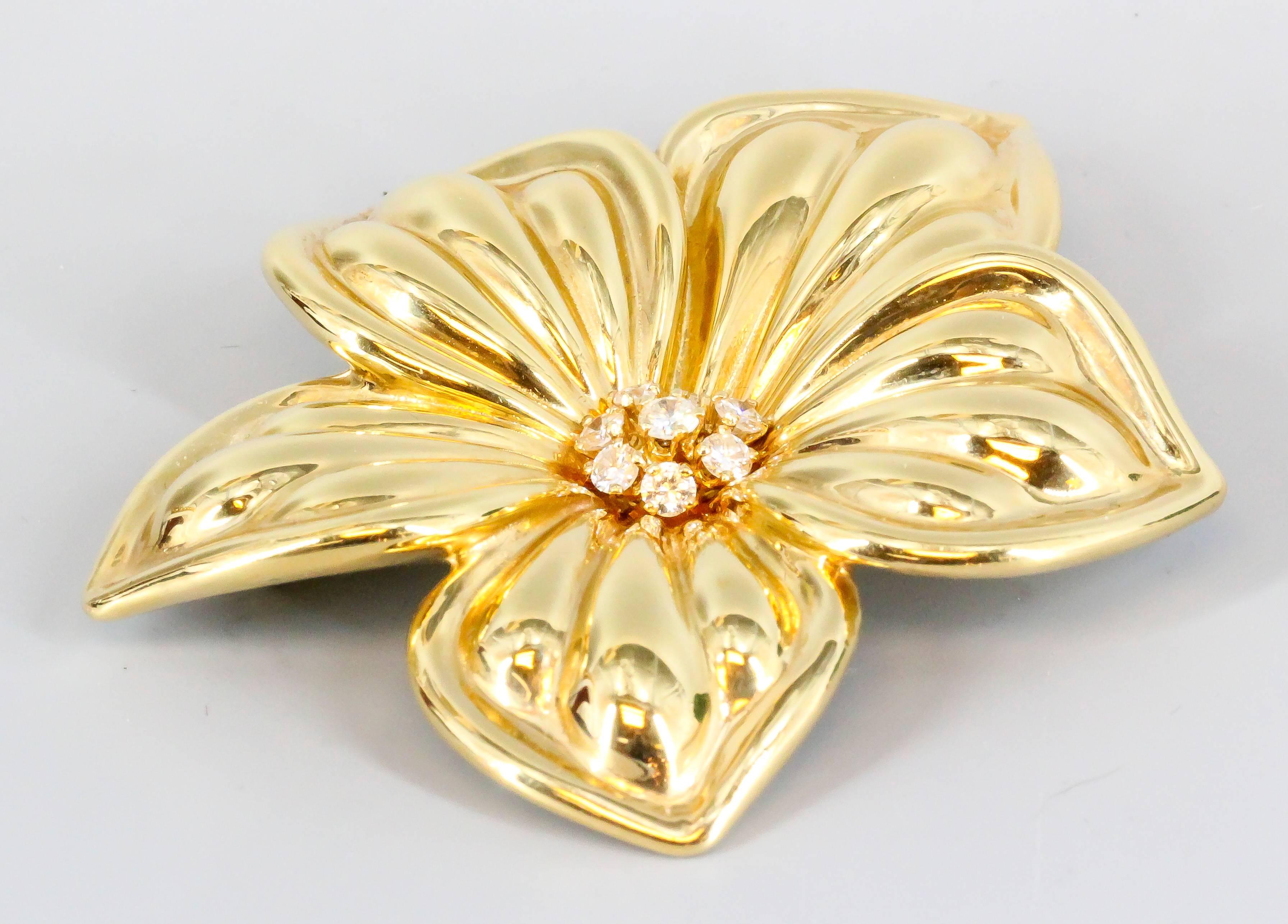 Elegant diamond and 18K yellow gold brooch by Van Cleef & Arpels. It resembles a flower, with high grade round brilliant cut diamonds in the middle over a stunning 18K yellow gold setting. Beautiful workmanship and easy to wear.

Hallmarks: V.C.A.,