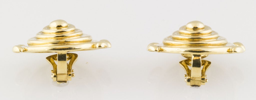 Chic and rare 18K yellow gold ear clips by Aldo Cipullo for Cartier, circa 1970s. 
Hallmarks: A.Cipullo, Cartier.