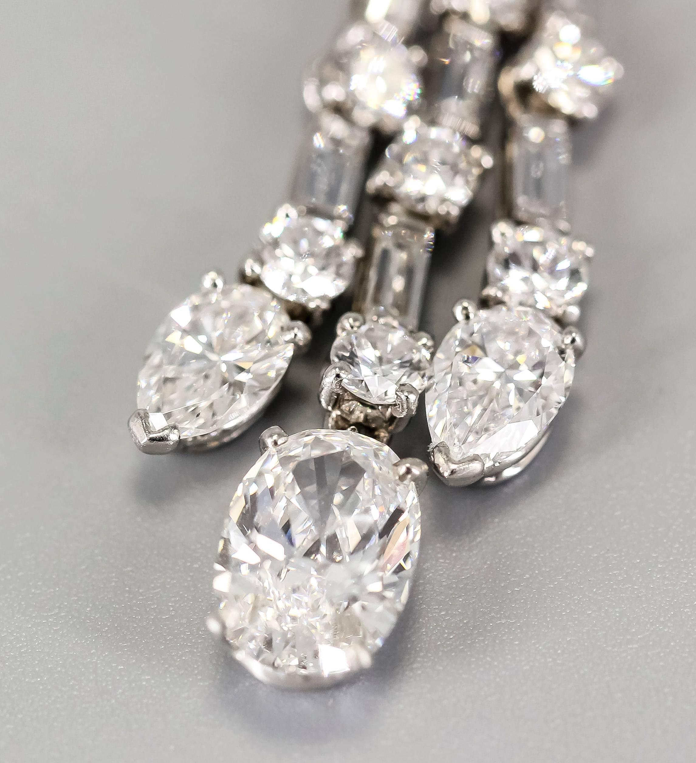 Harry Winston Diamond Platinum Ear Pendants circa 1960s In Excellent Condition In New York, NY