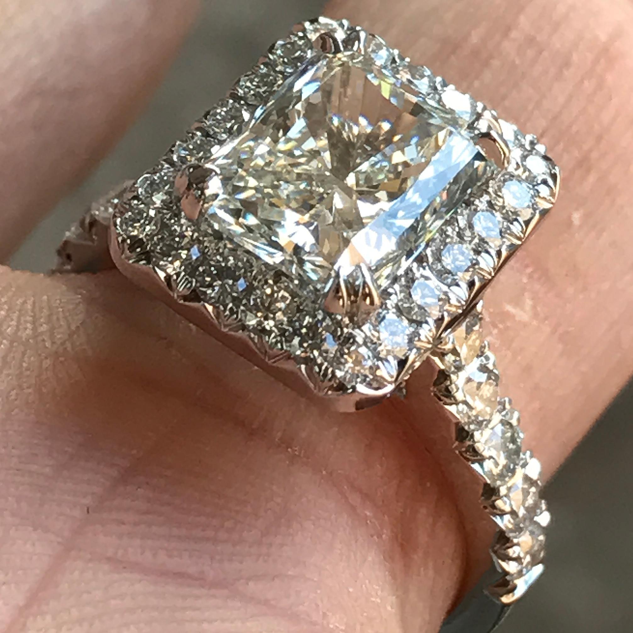 180009-AS001

El anillo se fabricará por encargo y tardará entre 1 y 3 semanas desde la aprobación final del diseño por parte del cliente. Si necesitas una fecha anterior, dínoslo y veremos si podemos acomodarnos a tus necesidades. El peso en