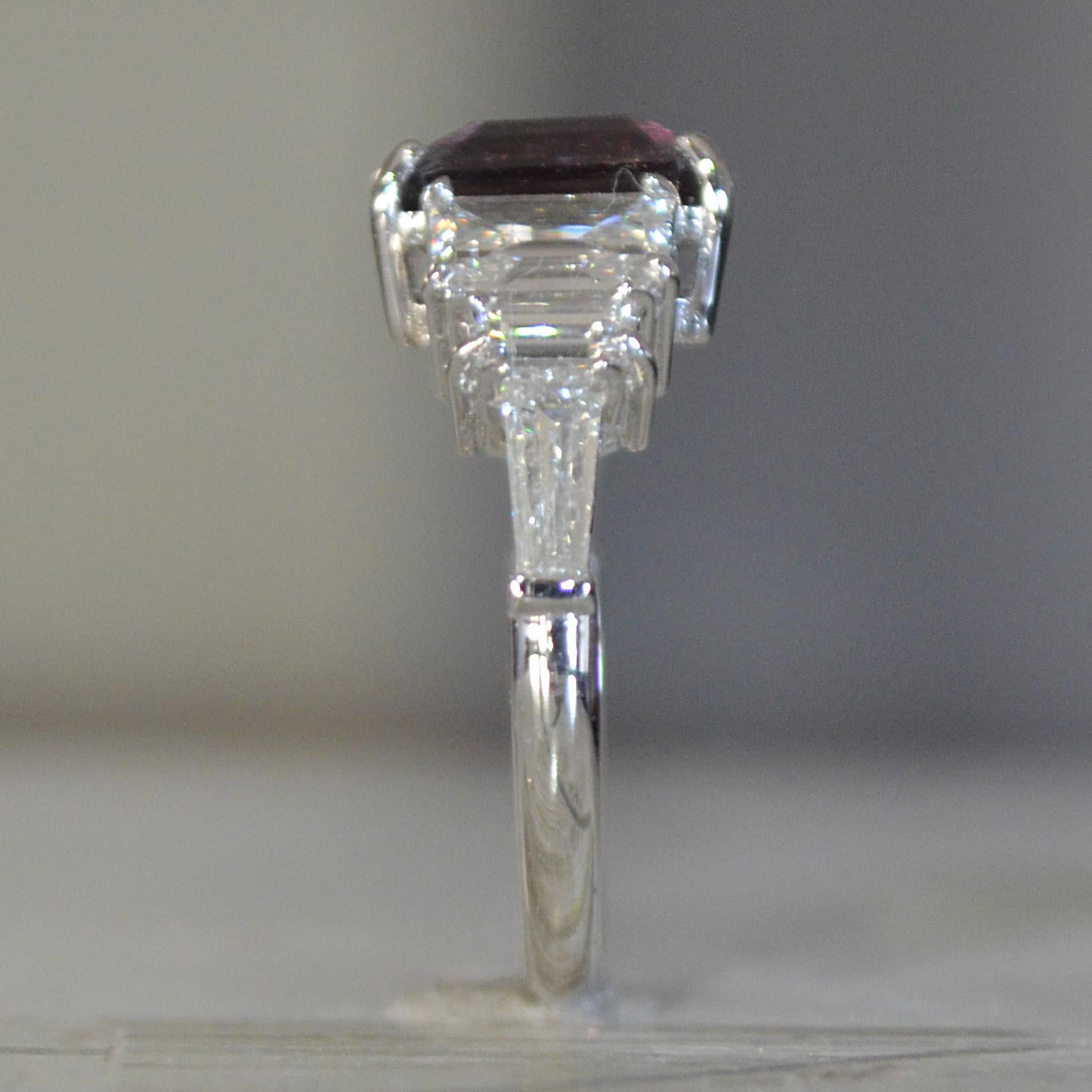 Sri Lanka Alexandrite and Diamond Cocktail Ring, 4.59 Carat , GIA Certified  In New Condition For Sale In West Hollywood, CA